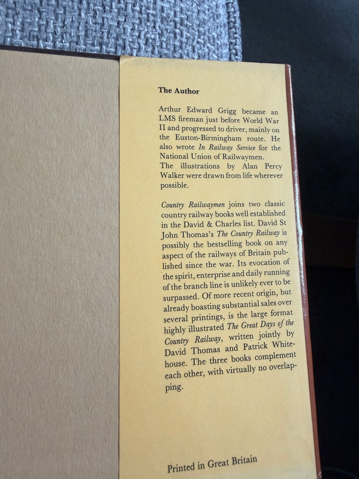 1989 Country Railwaymen A Notebook of Engine Driver’s Tales - A. E. Grigg (Alan P. Walker drawings) David & Charles Pub - Honeyburn Books (UK)