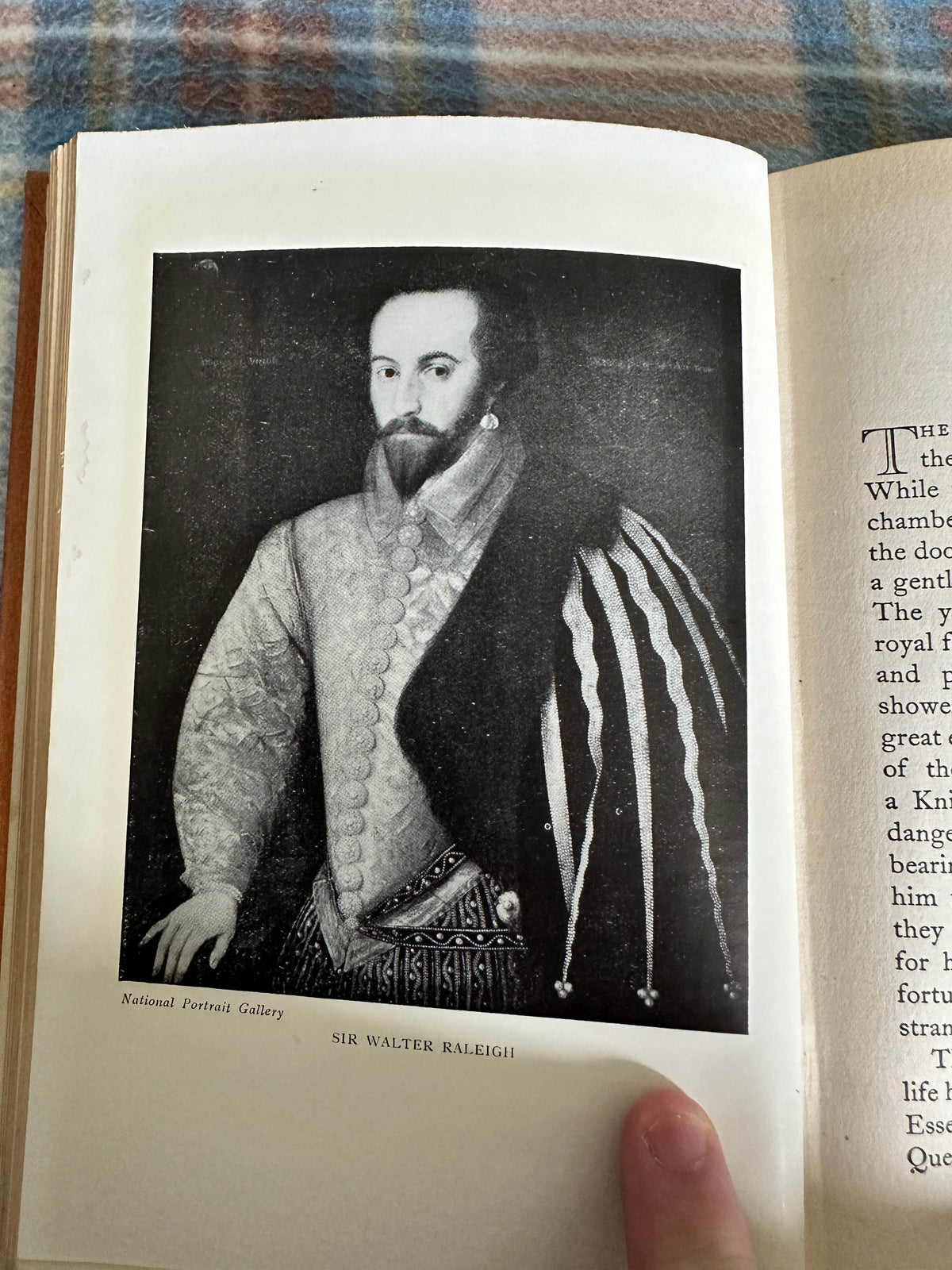 1930 Elizabeth & Essex A Tragic History - Lytton Strachey(Chatto & Windus) - Honeyburn Books (UK)