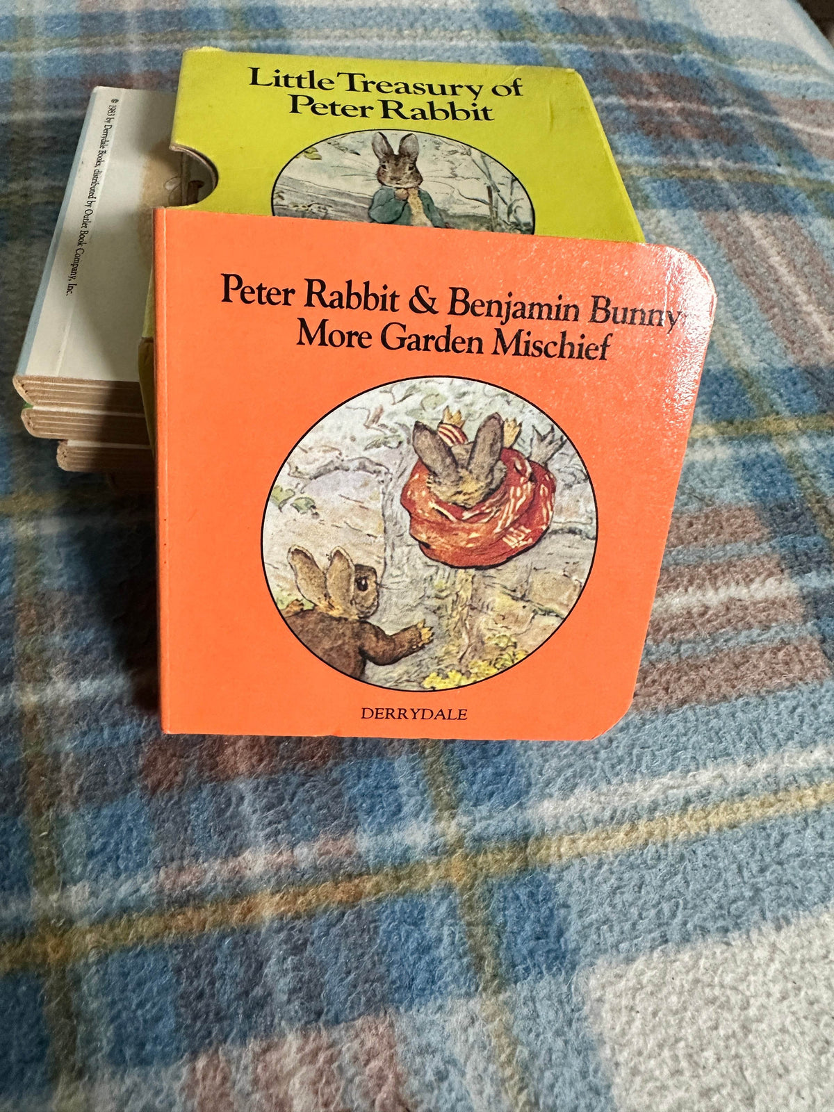 1985 Little Treasury Of Peter Rabbit - Beatrix Potter retold by Corey Nash(Derrydale Books) miniature - Honeyburn Books (UK)