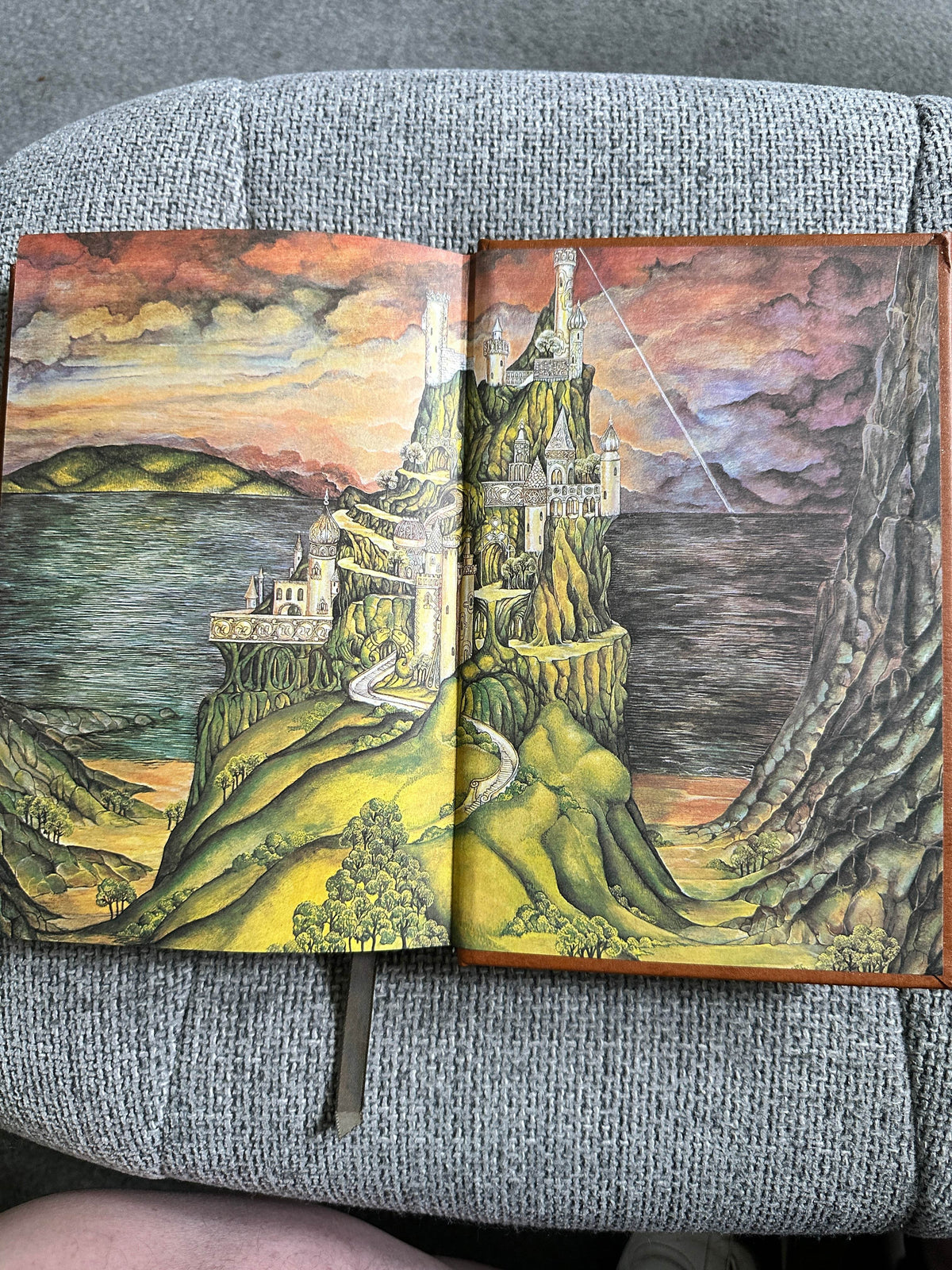2019 An Encyclopaedia of Tolkien The History & Mythology - David Day (Canterbury Classics San Diego) - Honeyburn Books (UK)