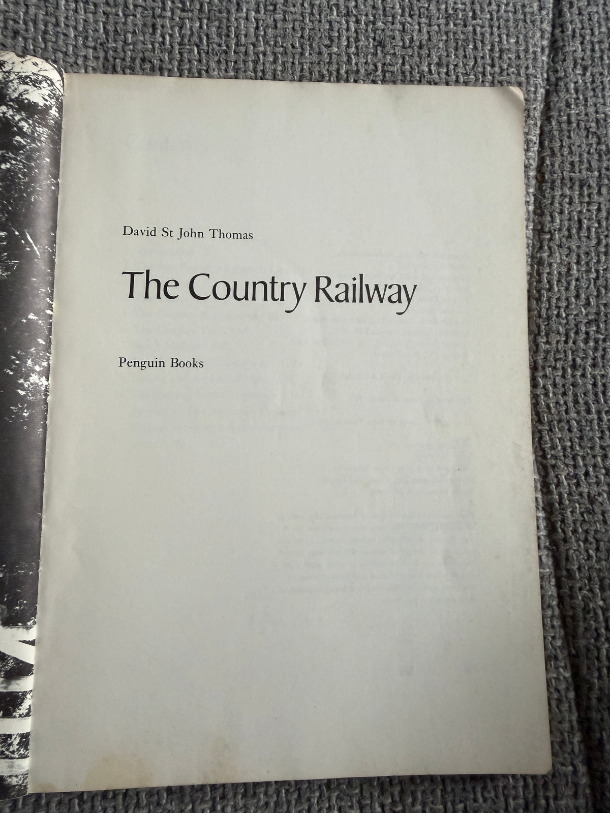 1979 The Country Railway - David St. John Thomas - Penguin Books