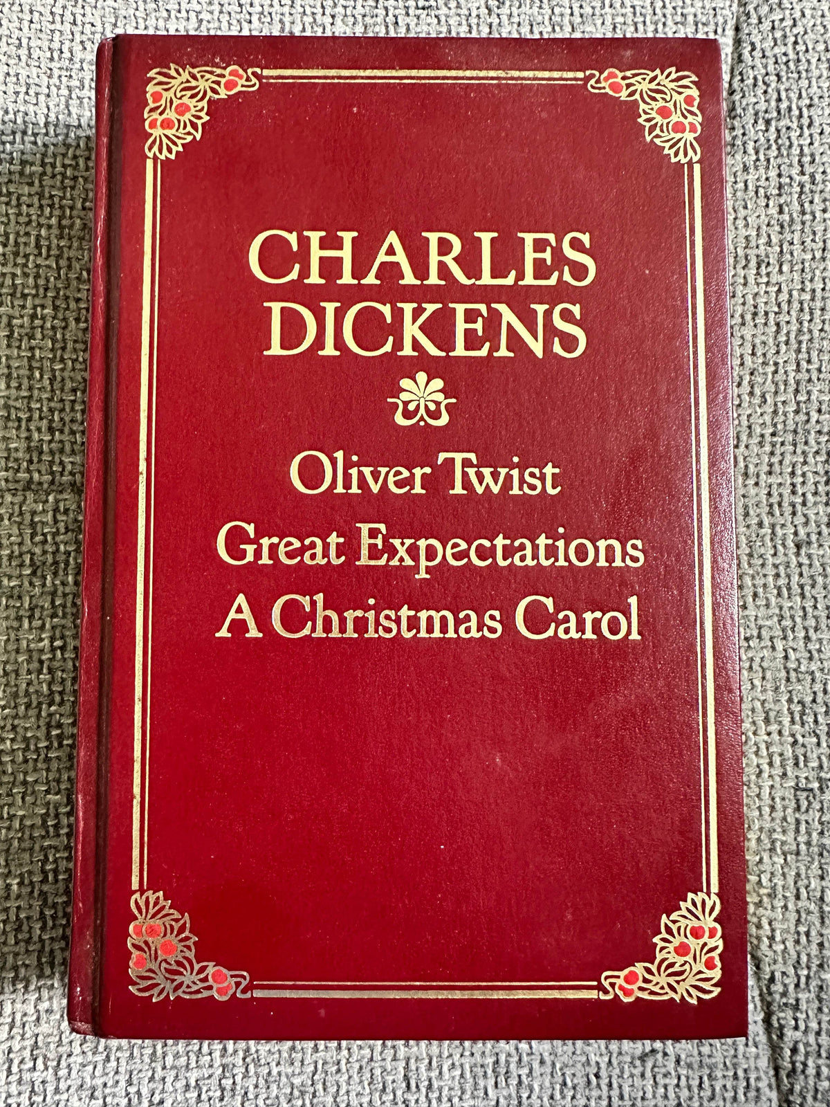 1983 Charles Dickens (Oliver Twist, Great Expectations & A Christmas Carol) in one volume (St. Michael Pub) - Honeyburn Books (UK)