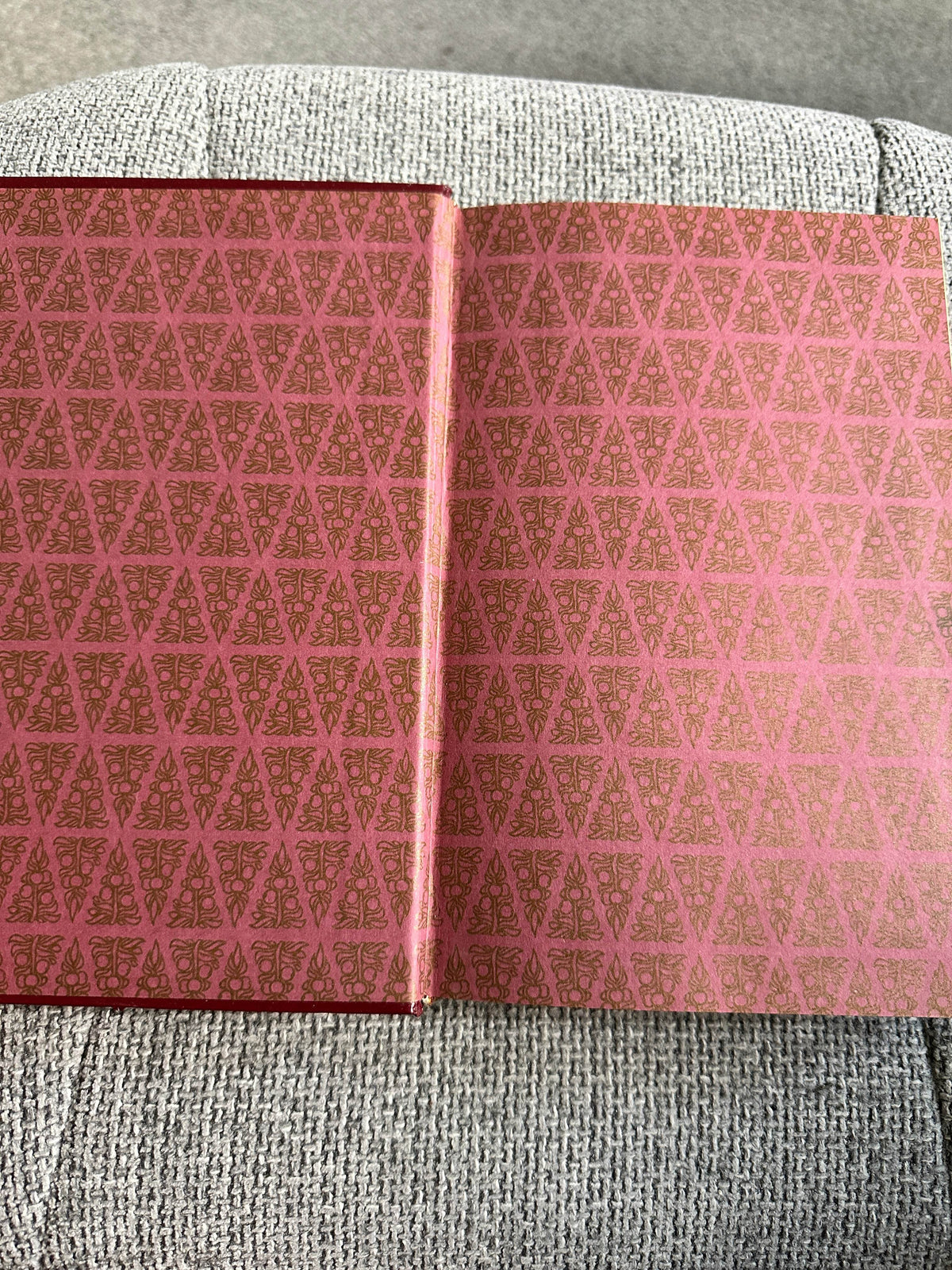 1983 Charles Dickens (Oliver Twist, Great Expectations & A Christmas Carol) in one volume (St. Michael Pub) - Honeyburn Books (UK)