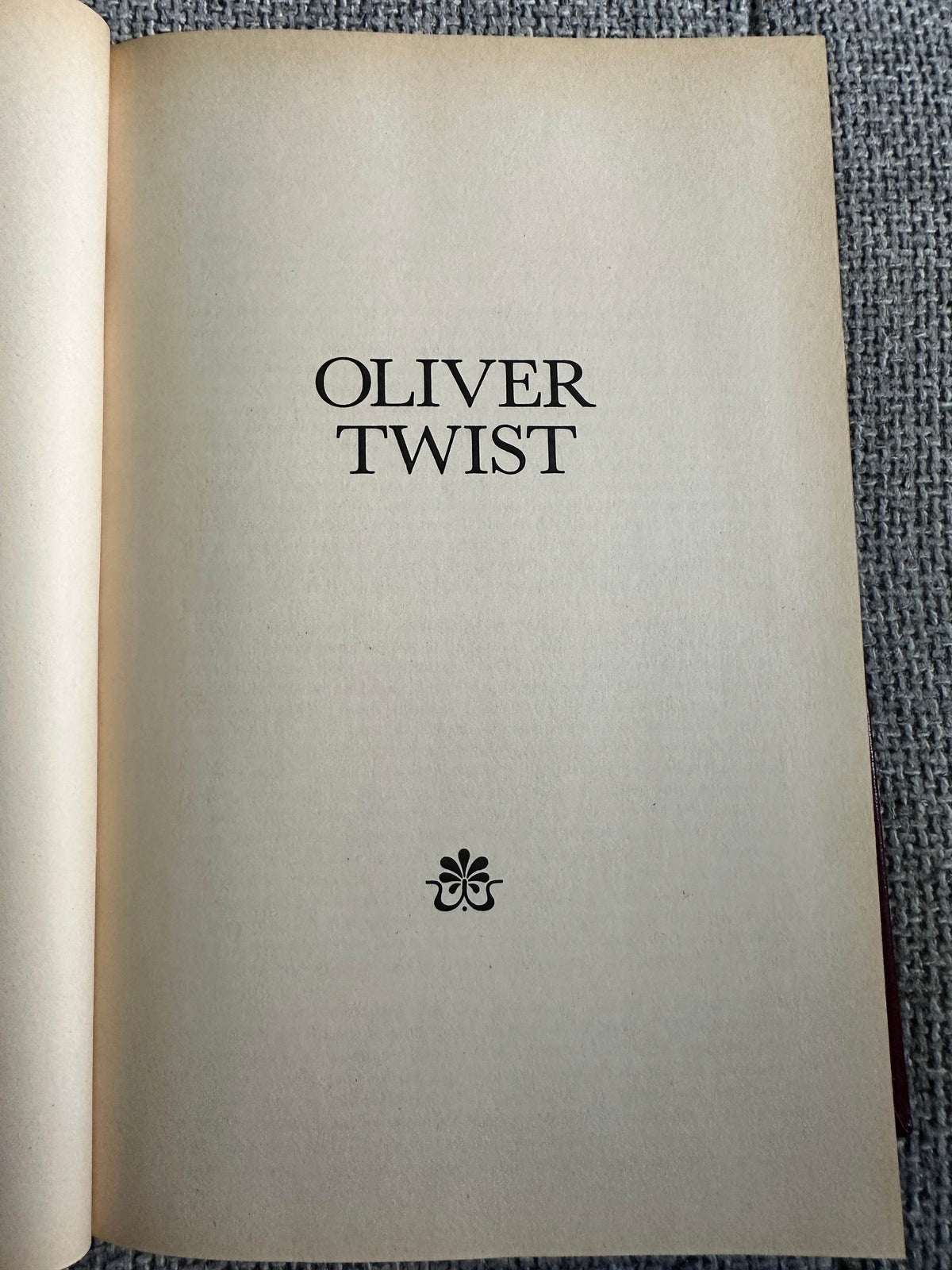 1983 Charles Dickens (Oliver Twist, Great Expectations & A Christmas Carol) in one volume (St. Michael Pub) - Honeyburn Books (UK)