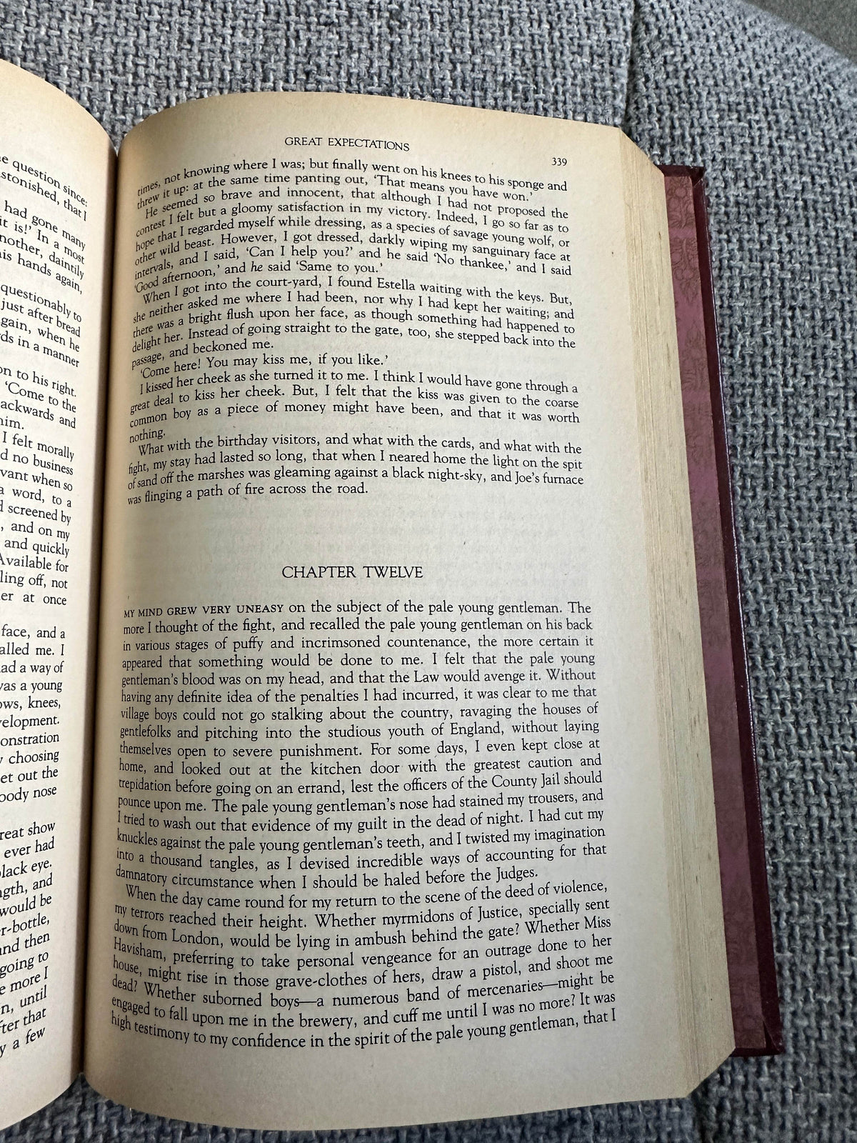 1983 Charles Dickens (Oliver Twist, Great Expectations & A Christmas Carol) in one volume (St. Michael Pub) - Honeyburn Books (UK)