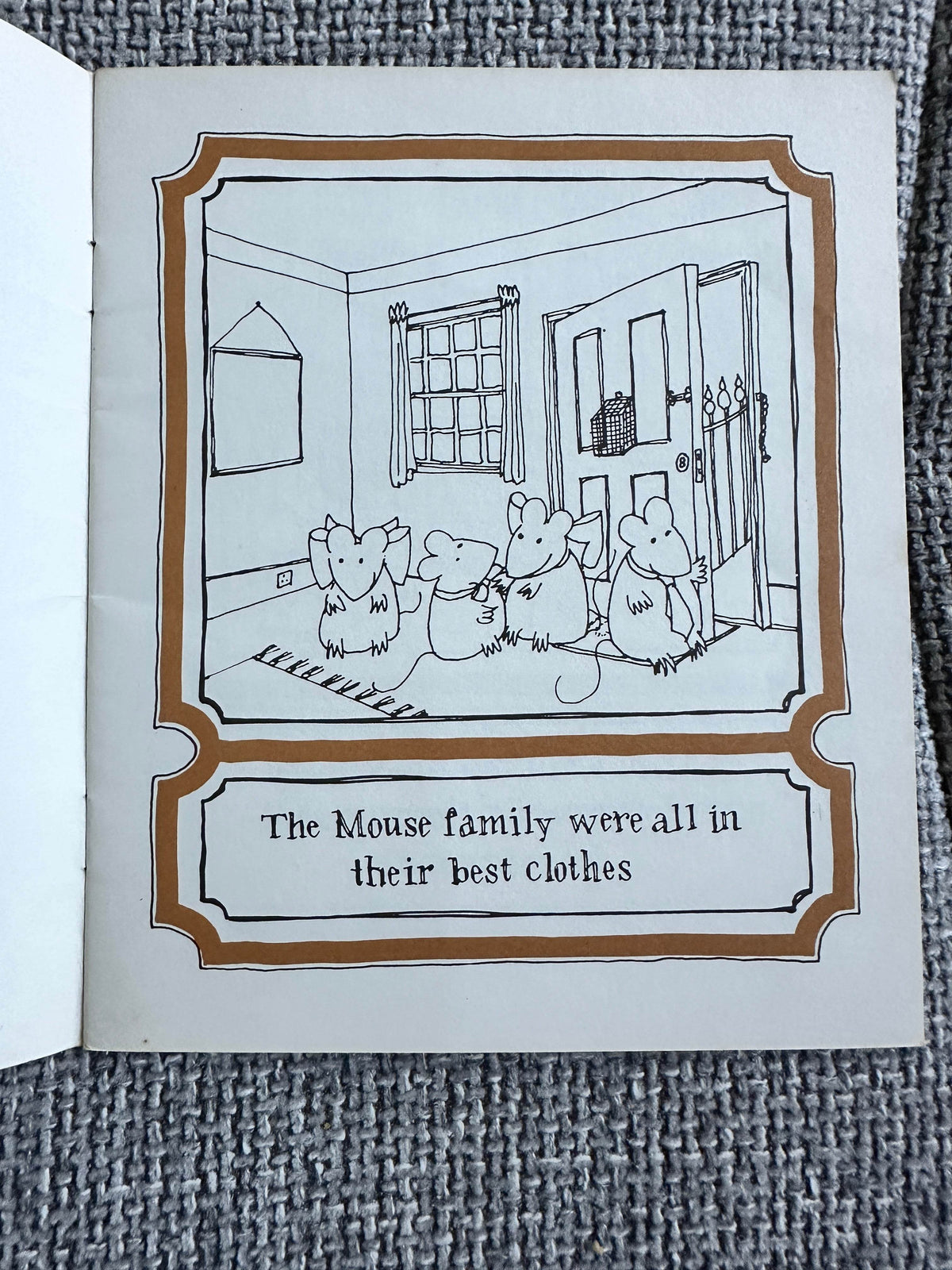 1970’s The Mouse Family makes an “OWLer” - C. J. Cressey(Tamasin Cole Illust) Printing Arts Ltd - Honeyburn Books (UK)