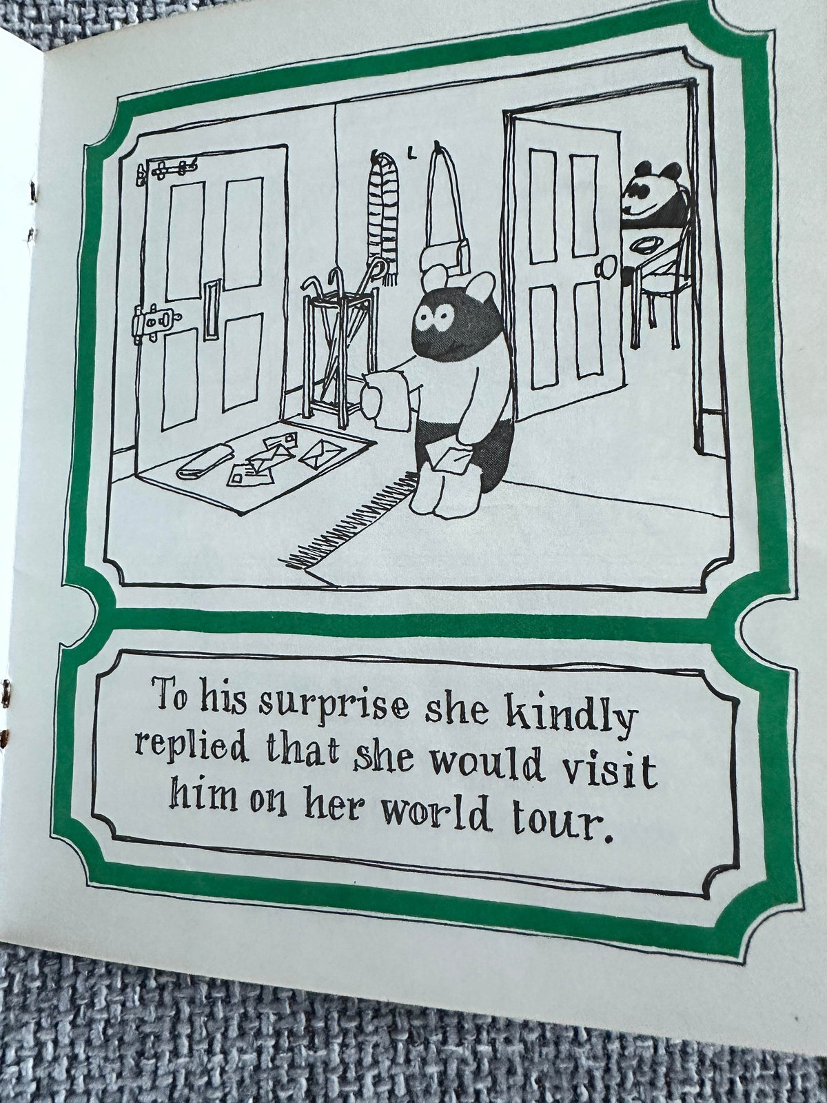 1970’s The Panda Family A Miss Is A Hit - C. J. Cressey(Tamasin Cole Illust) Printing Arts Ltd - Honeyburn Books (UK)