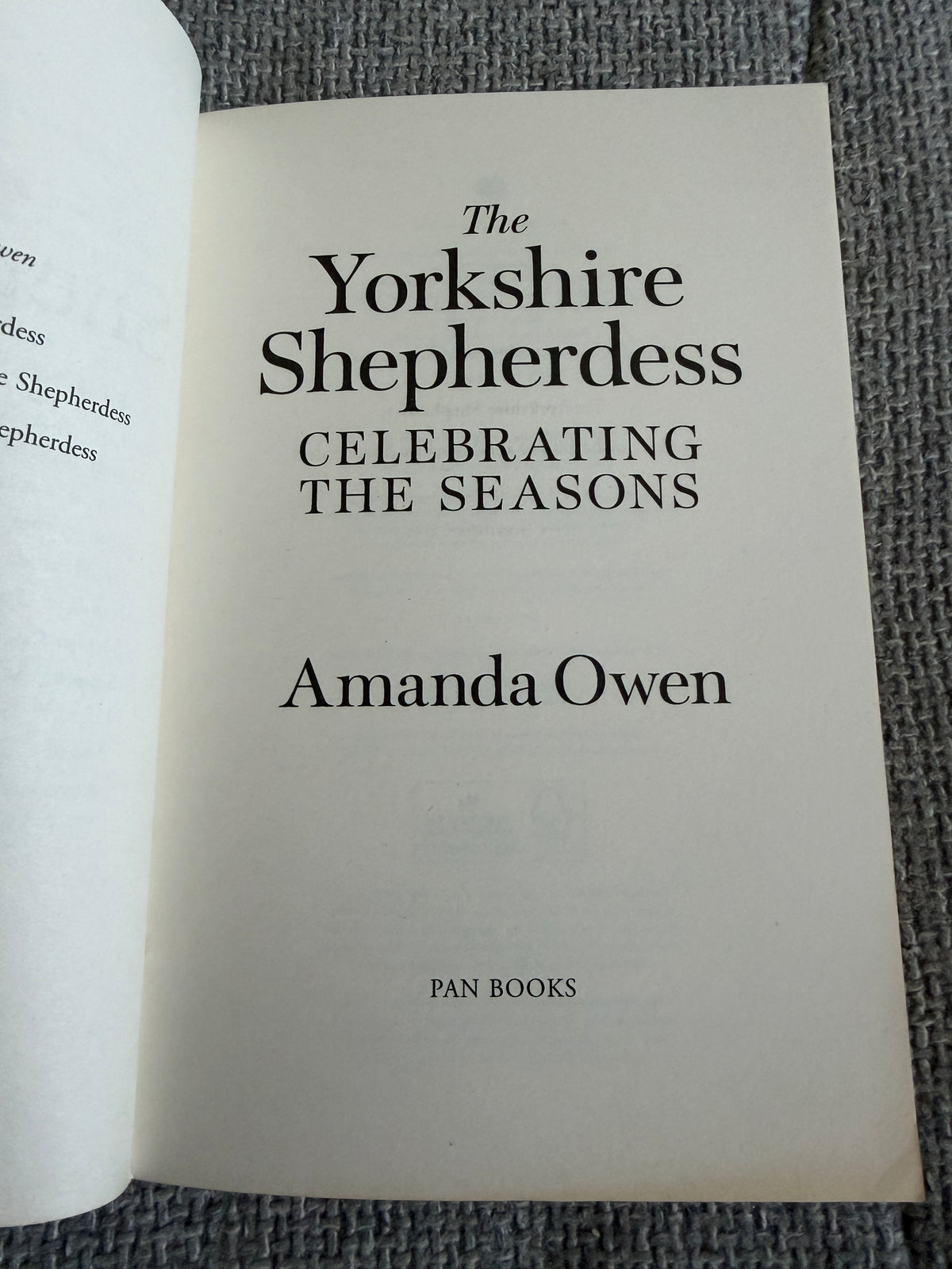 2022 The Yorkshire Shepherdess (Celebrating The Seasons) Amanda Owen (Pan Books)
