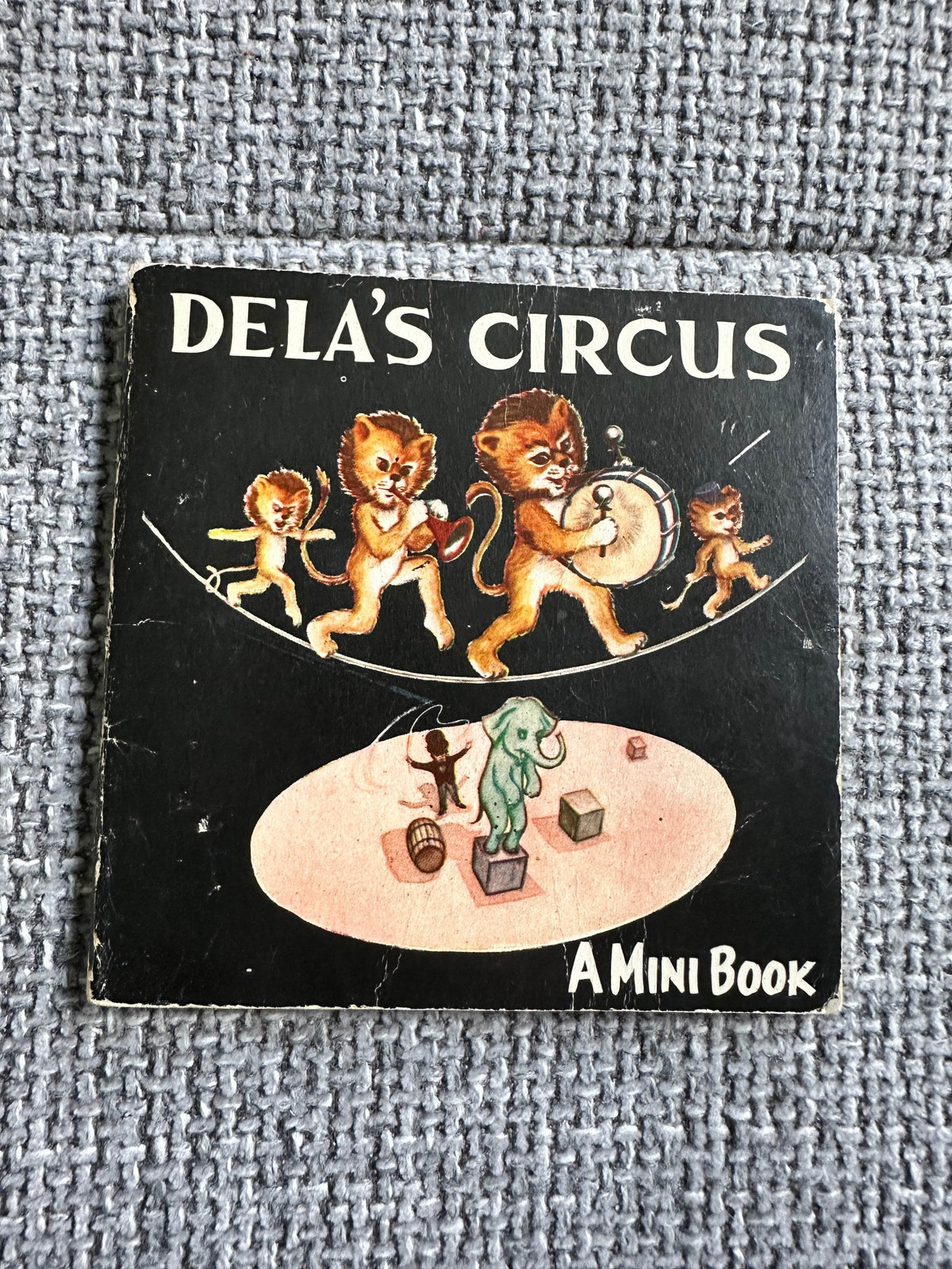1950’s Dela’s Circus A Mini Book (Brown Watson Ltd) - Honeyburn Books (UK)