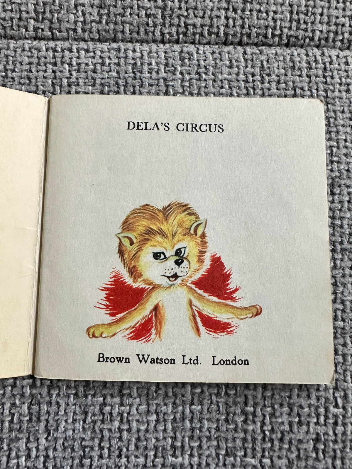 1950’s Dela’s Circus A Mini Book (Brown Watson Ltd) - Honeyburn Books (UK)