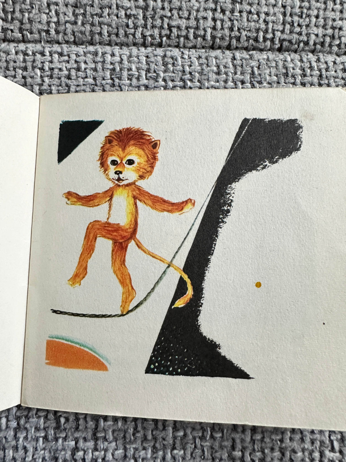 1950’s Dela’s Circus A Mini Book (Brown Watson Ltd) - Honeyburn Books (UK)