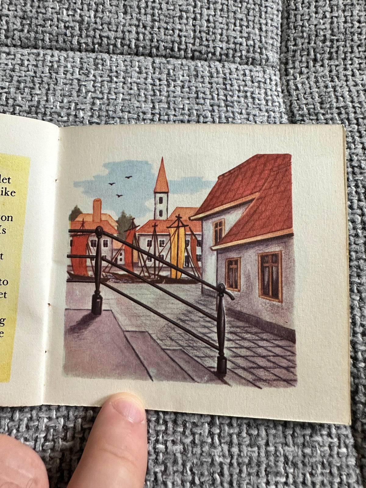 1950’s Caroline The Dog A Mini Book(Brown Watson) - Honeyburn Books (UK)