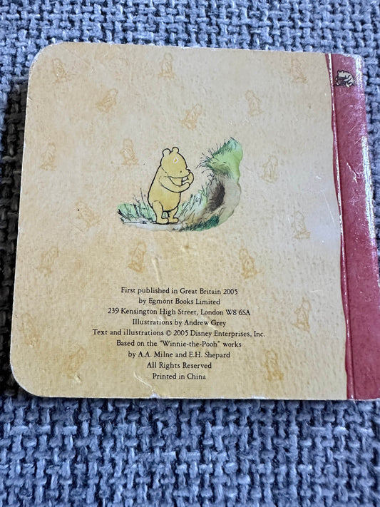 2005 Pooh Goes Visiting - A. A. Milne(Andrew Grey illustrator)Egmont Books - Honeyburn Books (UK)