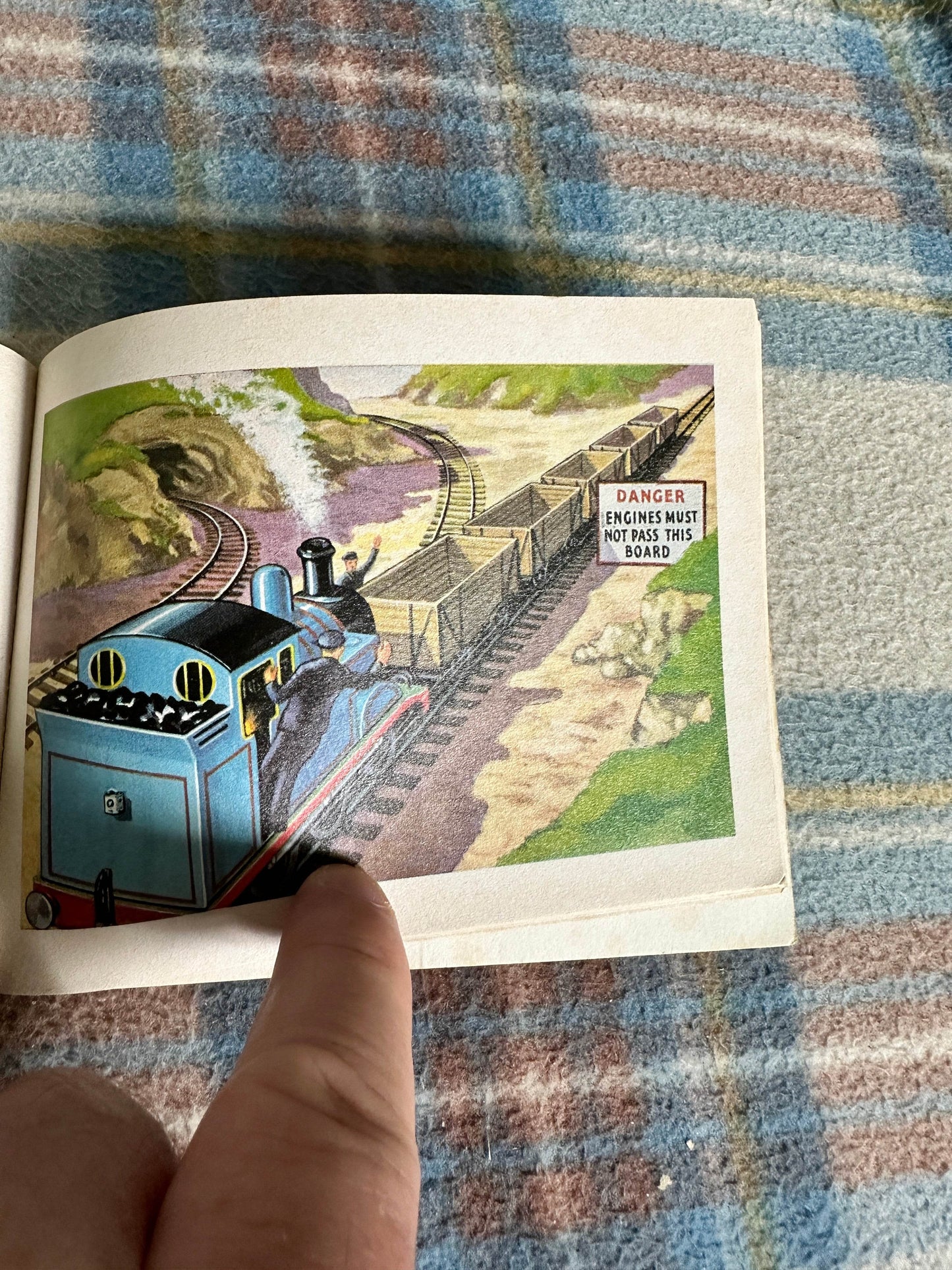 1984 Gordon The Big Engine - The Rev W. Awdry(Illust C. Reginald Dalby) Kaye & Ward Published - Honeyburn Books (UK)