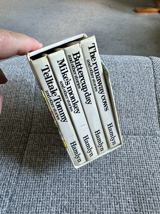 1983 Bumblebee 🐝 Books by Enid Blyton (4x miniatures Illust by Val Biro) Hamlyn Boxset - Honeyburn Books (UK)