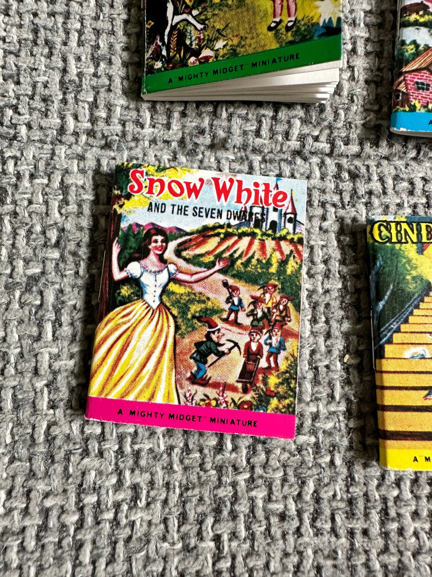 1976 A Mighty Midget Miniature Library Set 1 (Snow White, Rumpelstiltskin, Cinderella, Little Red Riding Hood, Jack & The Beanstalk) Illust Peggy Goodwin (B. Hackman Published) - Honeyburn Books (UK)