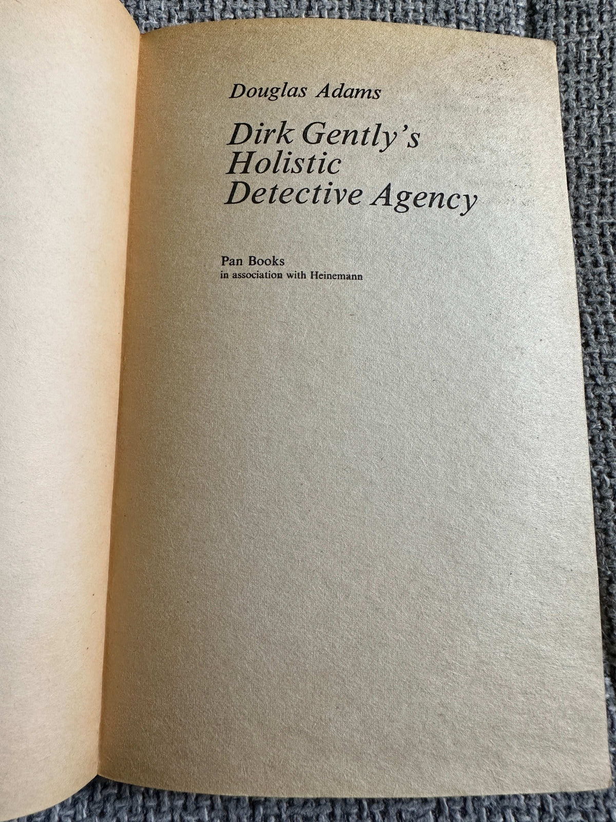 1987 Dick Gently’s Holistic Detective Agency - Douglas Adams (Pan Books) - Honeyburn Books (UK)