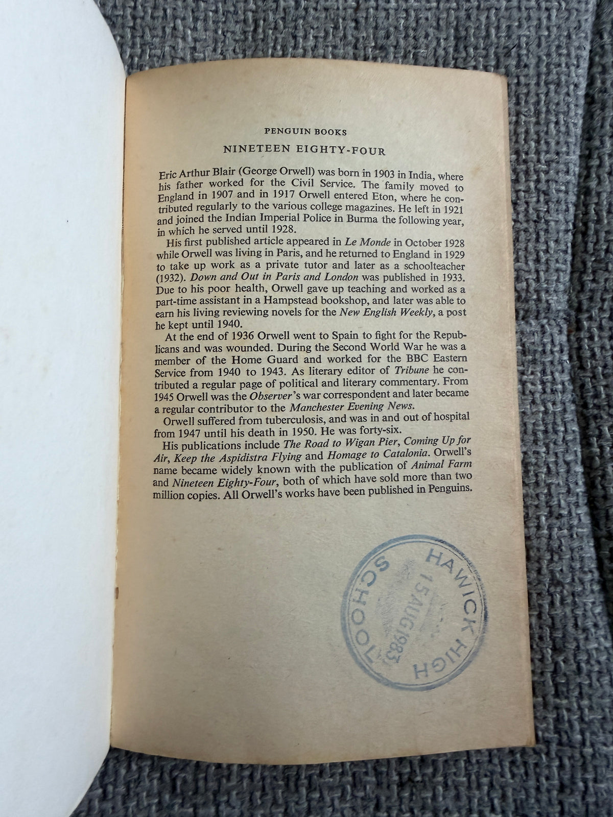 1982 Nineteen Eighty-Four - George Orwell (Penguin)