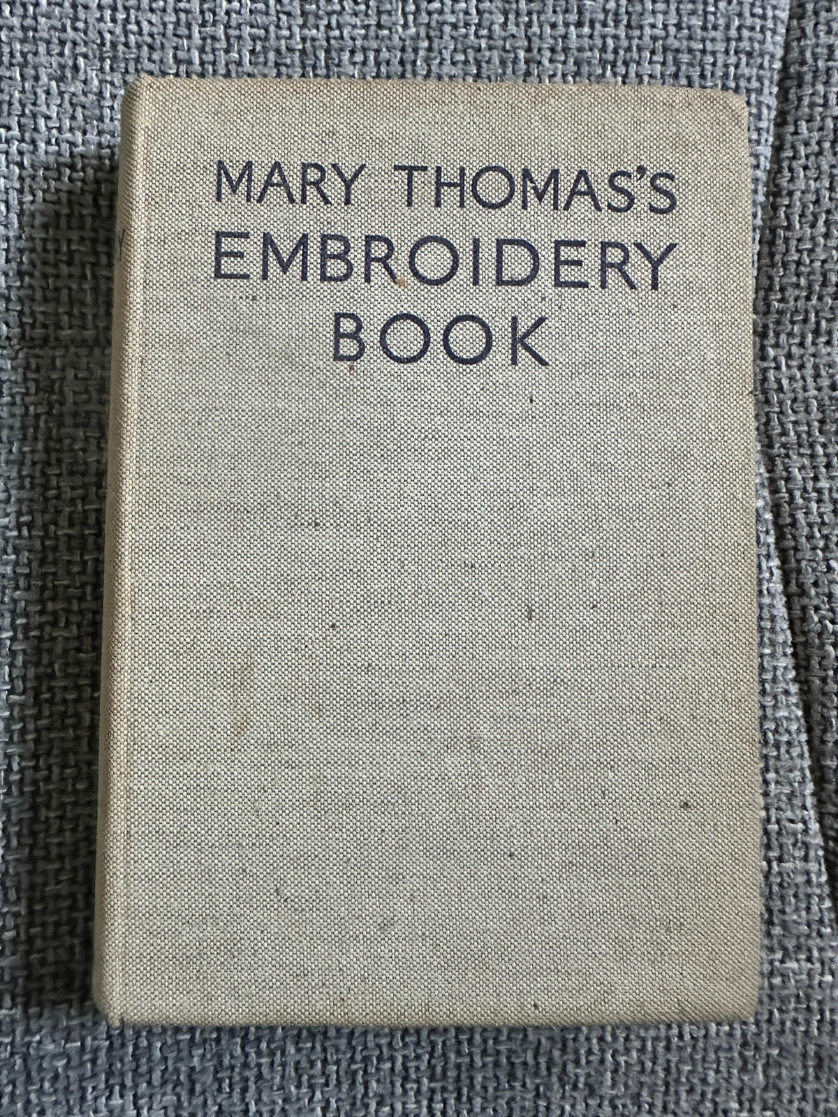 1943 Mary Thomas’s Embroidery Book(Hodder & Stoughton) - Honeyburn Books (UK)