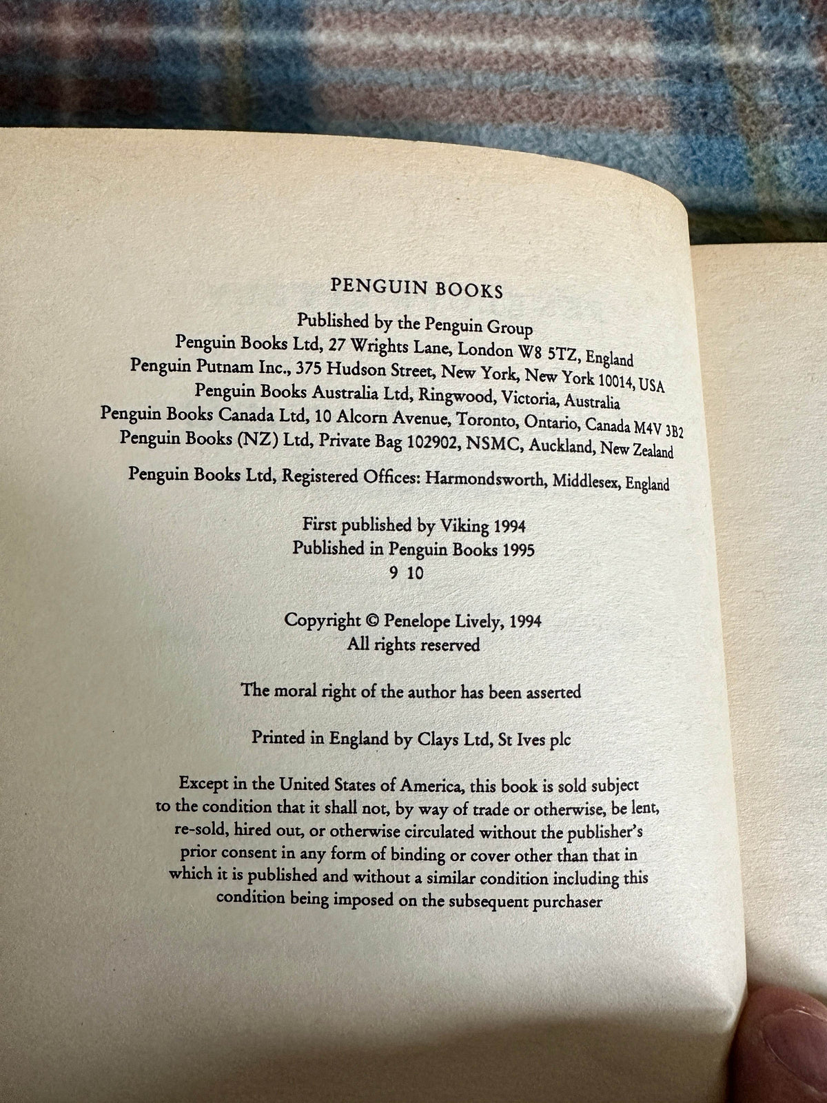 1995 Oleander Jacaranda - Penelope Lively(Penguin) - Honeyburn Books (UK)