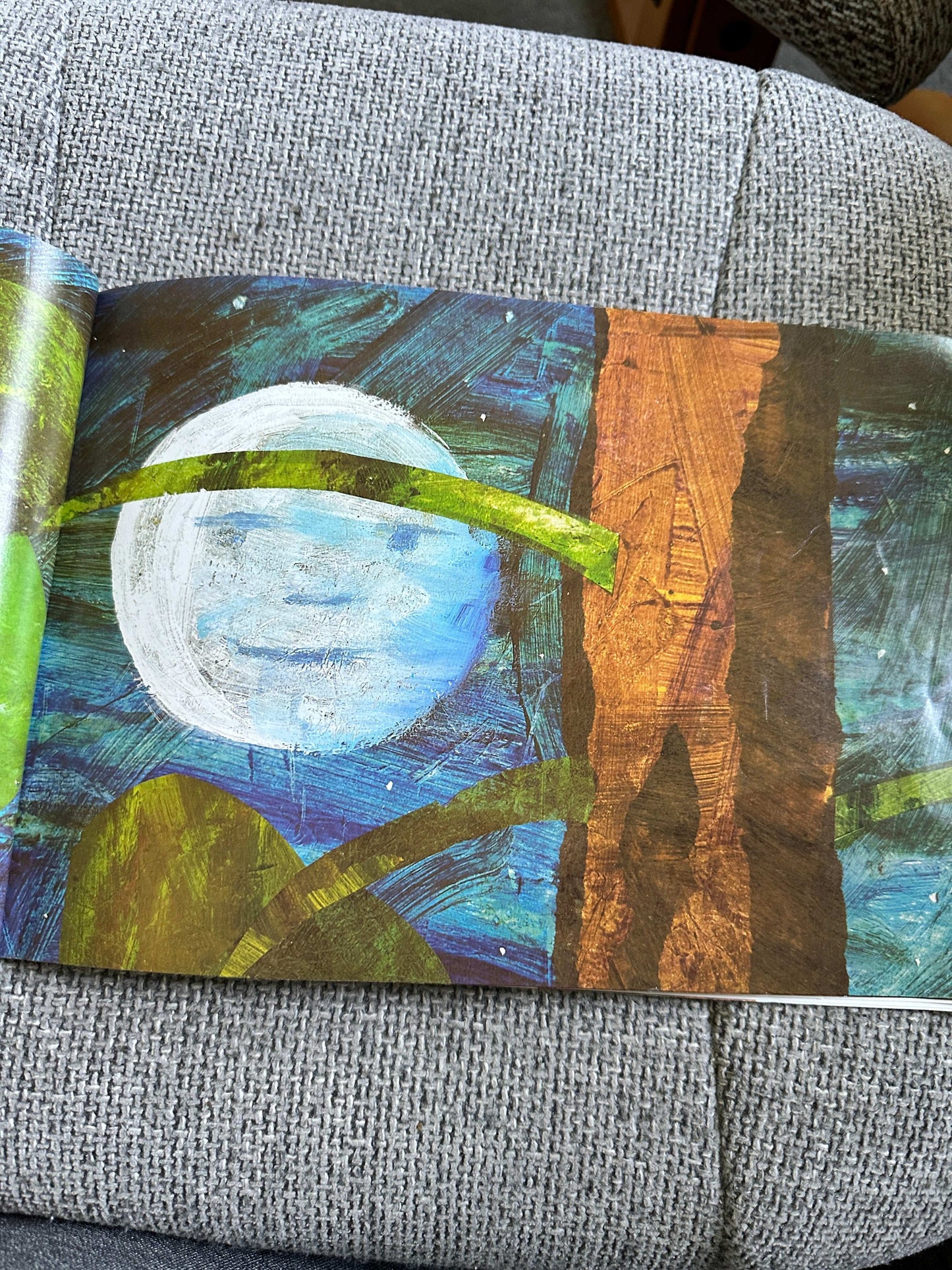 2002 The Very Hungry Caterpillar- Eric Carle (Puffin Books) - Honeyburn Books (UK)