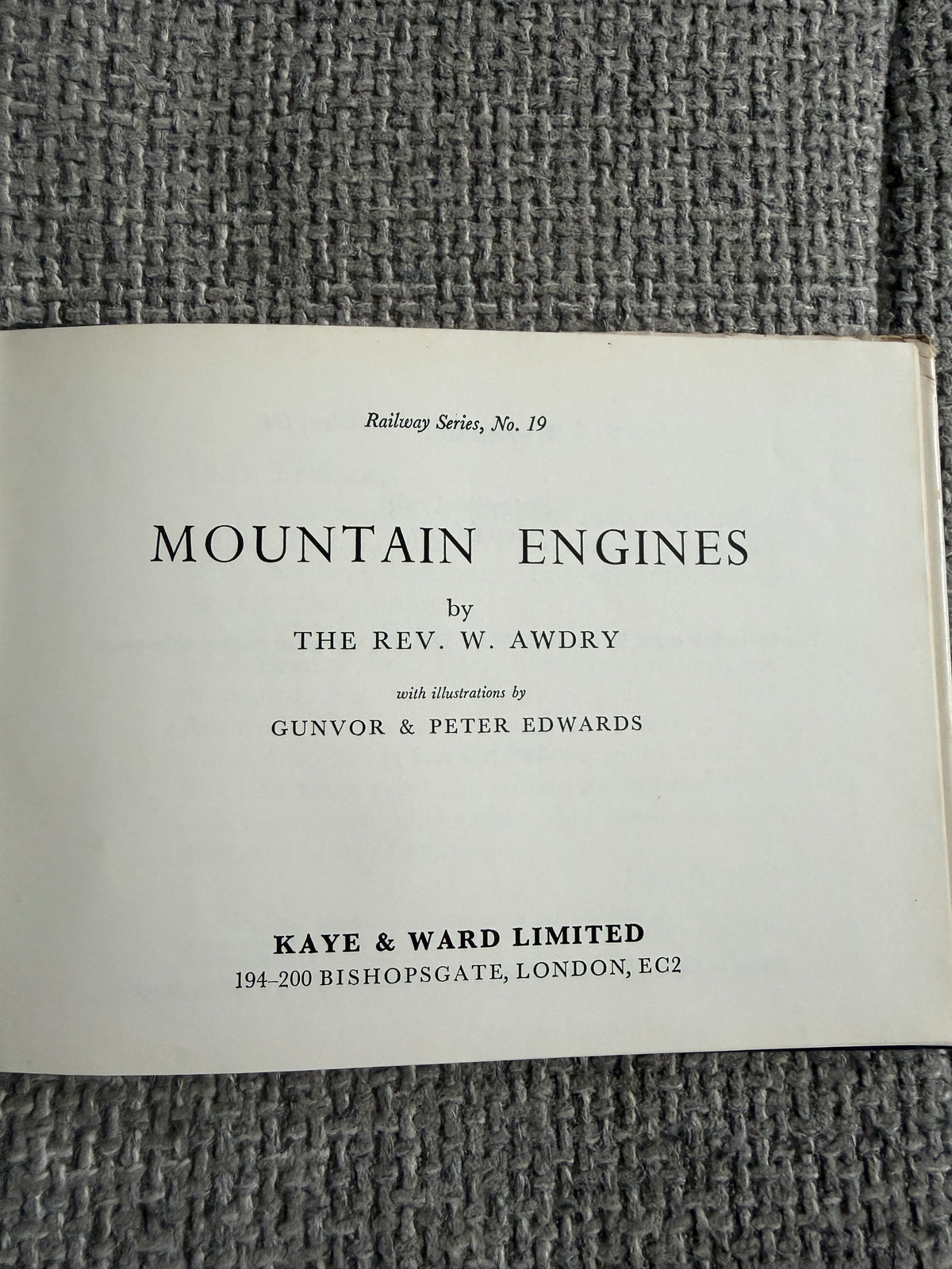 1967 Mountain Engines (No.19)Rev W. Awdry (Peter & Gunvor Edwards illust) Kaye & Ward Ltd)
