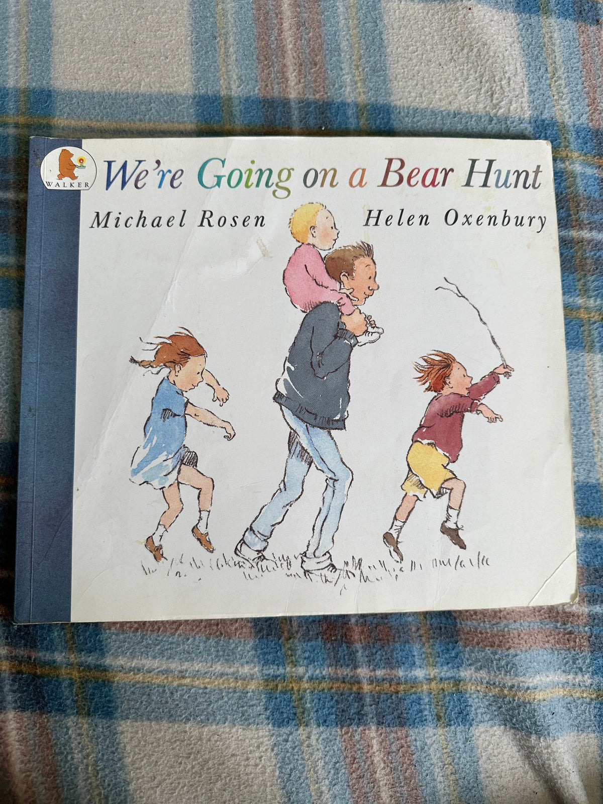 1993 We’re Going On A Bear Hunt - Michael Rosen(Helen Oxenbury illustration)Walker Books - Honeyburn Books (UK)