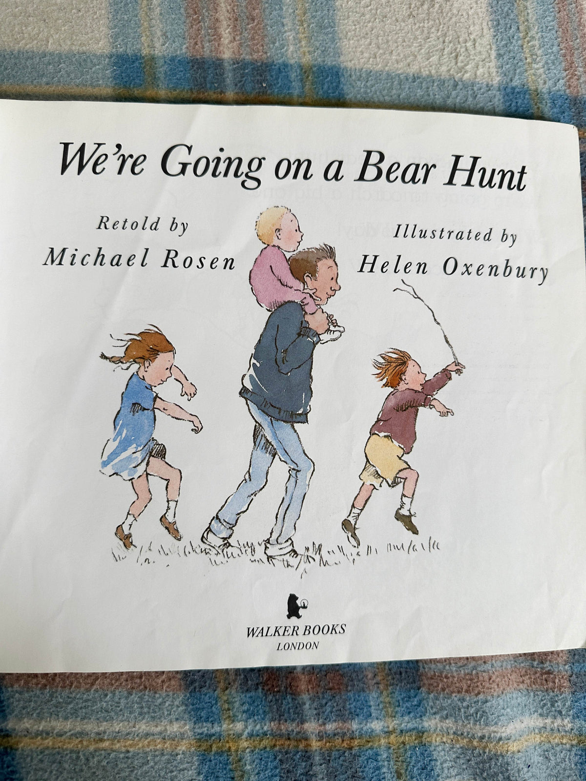 1993 We’re Going On A Bear Hunt - Michael Rosen(Helen Oxenbury illustration)Walker Books - Honeyburn Books (UK)