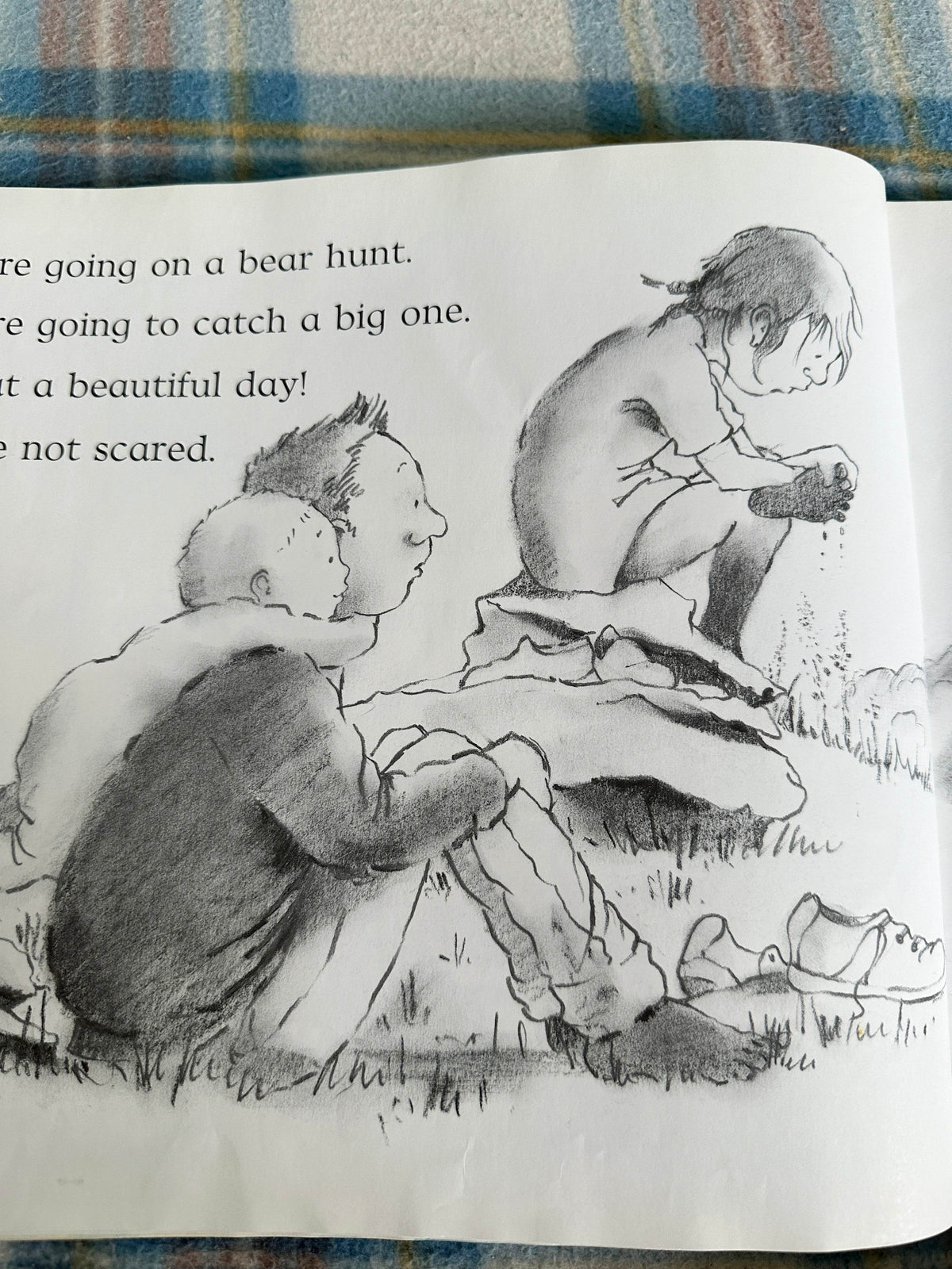 1993 We’re Going On A Bear Hunt - Michael Rosen(Helen Oxenbury illustration)Walker Books - Honeyburn Books (UK)