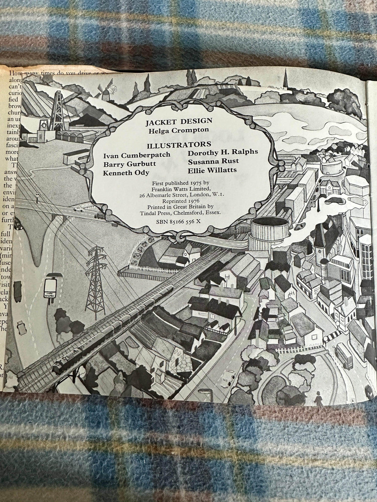 1976 Looking Around In Town & Country - Philip Sauvain(Franklin Watts Publisher) - Honeyburn Books (UK)