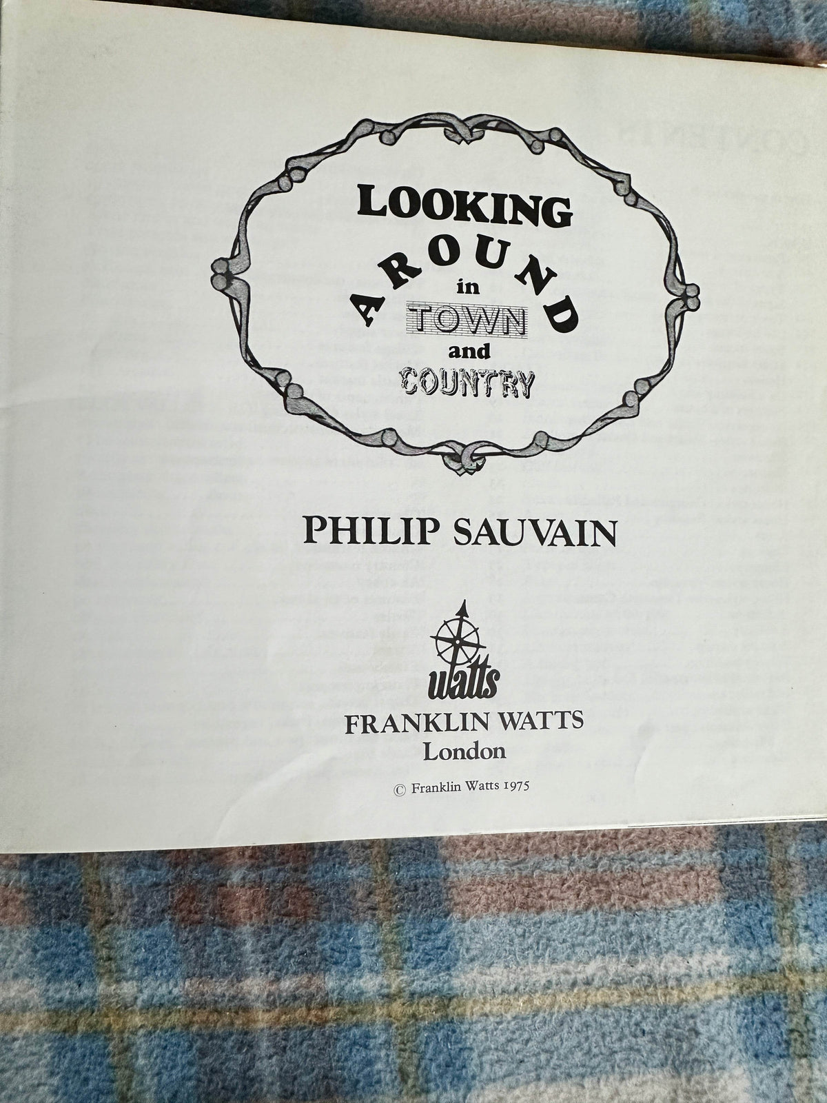 1976 Looking Around In Town & Country - Philip Sauvain(Franklin Watts Publisher) - Honeyburn Books (UK)