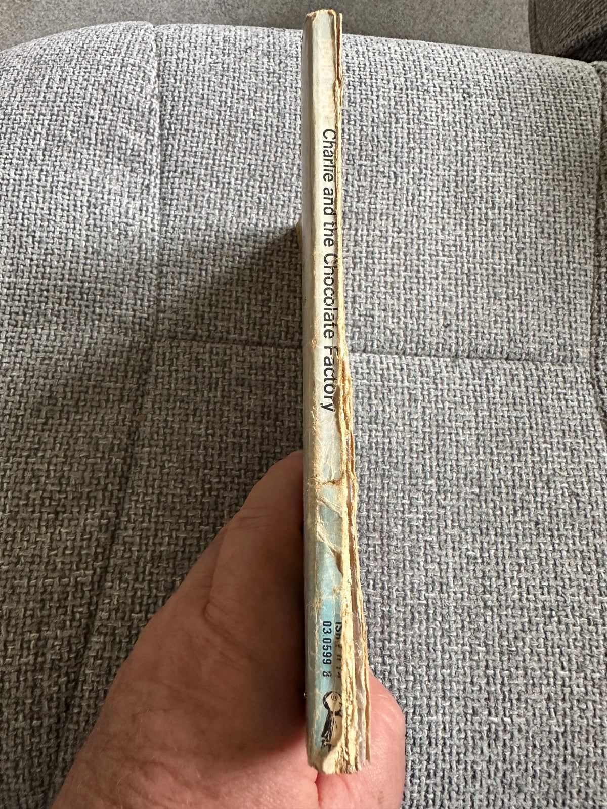1975 Charlie & The Chocolate Factory- Roald Dahl (Faith Jaques Illust) Puffin Books