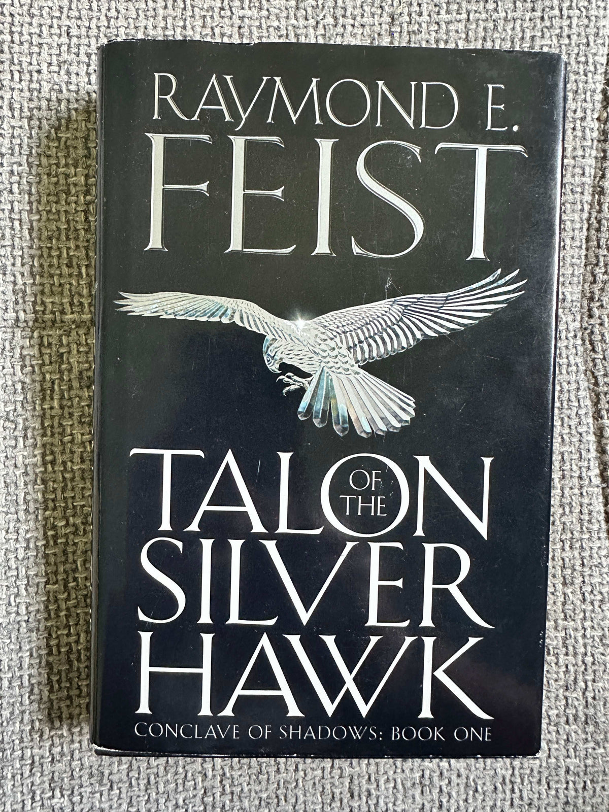 2005 Talon Of The Silver Hawk (Conclave of Shadows Book 1) Raymond E. Feist (BCA)