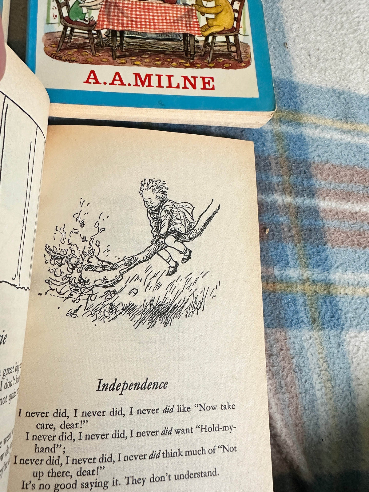 1974 Pooh Bear’s Box(4 x volumes) A. A. Milne(Methuen) - Honeyburn Books (UK)
