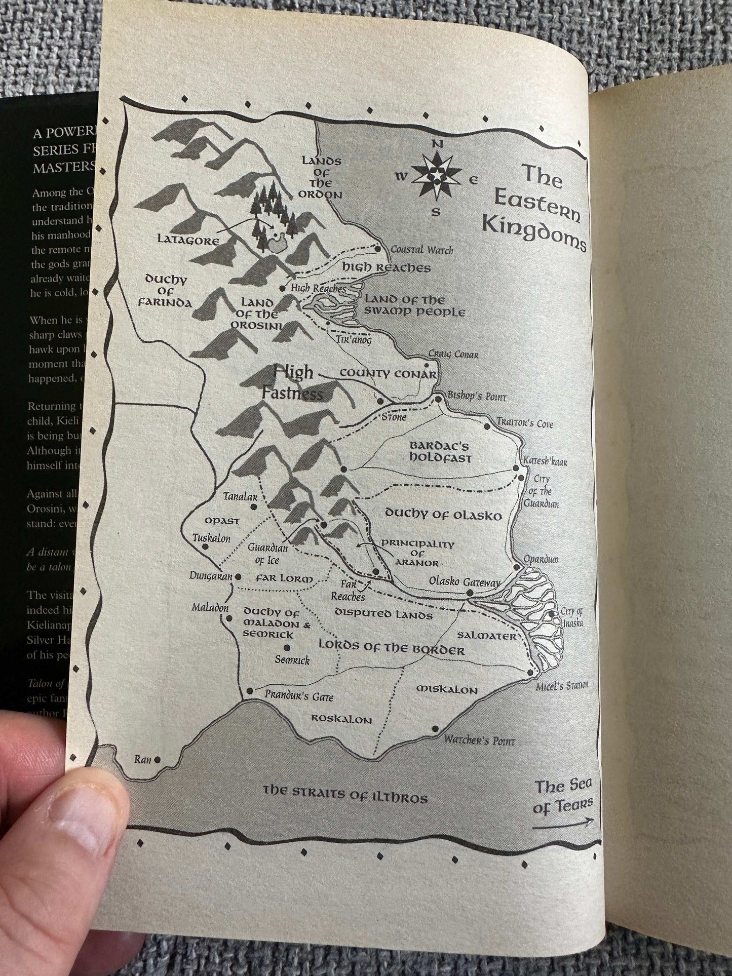 2005 Talon Of The Silver Hawk (Conclave of Shadows Book 1) Raymond E. Feist (BCA)