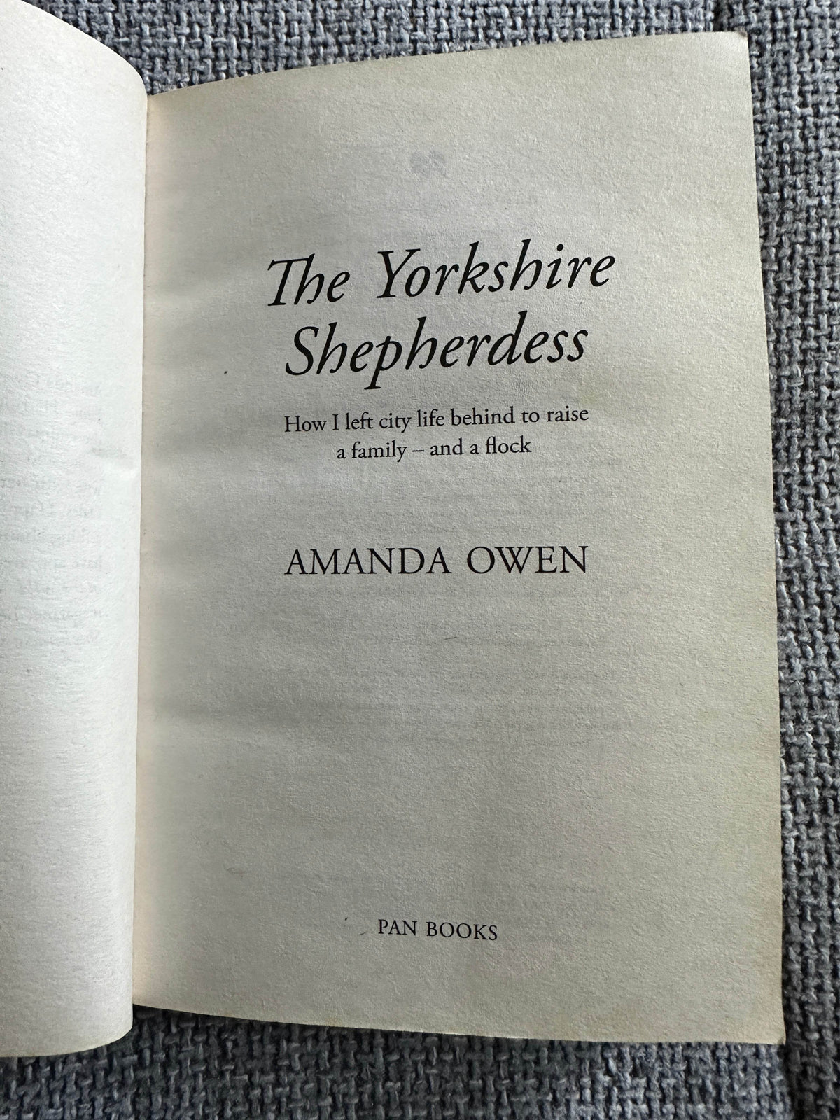 2014 The Yorkshire Shepherdess - Amanda Owen(Pan Books) - Honeyburn Books (UK)