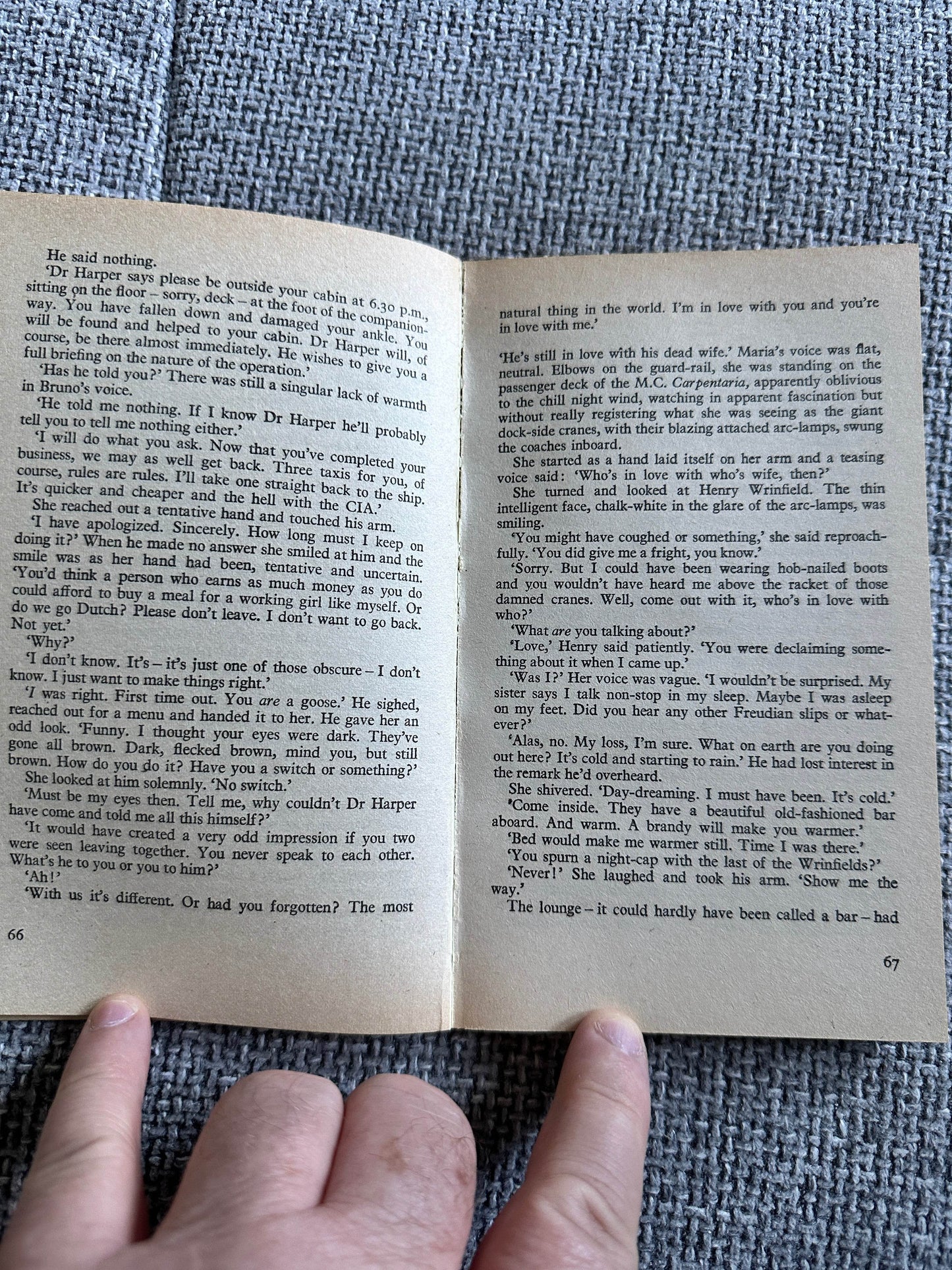 1977*1st* Circus - Alistair MacLean(Fontana) - Honeyburn Books (UK)