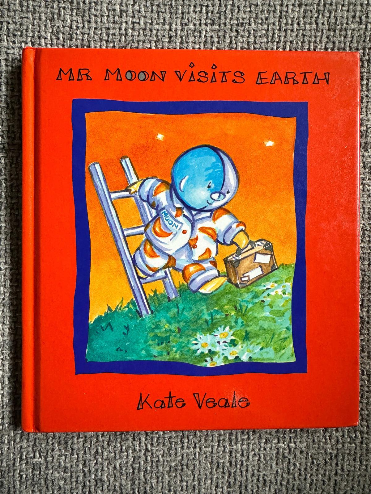 2000*1st* Mr. Moon Visits Earth - Kate Veale (Loudwater)