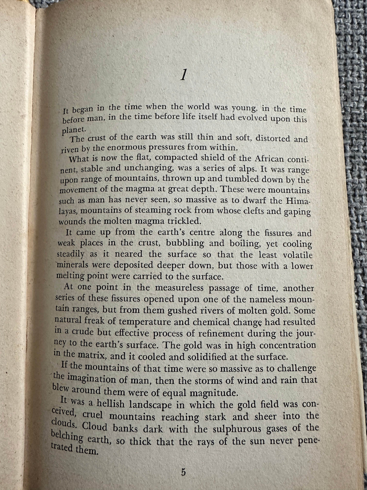 1971 Gold Mine - Wilbur Smith(World Books) - Honeyburn Books (UK)