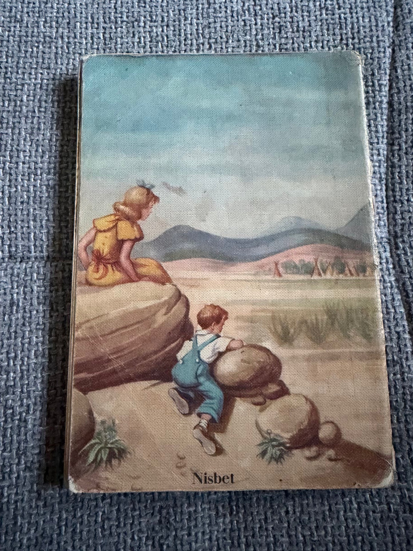 1957 Days In The Sun - Mabel O’Donnell & Rona Munro (Margaret & Florence Hoopes & Margaret Ayer illust) James Nisbet & Co Ltd