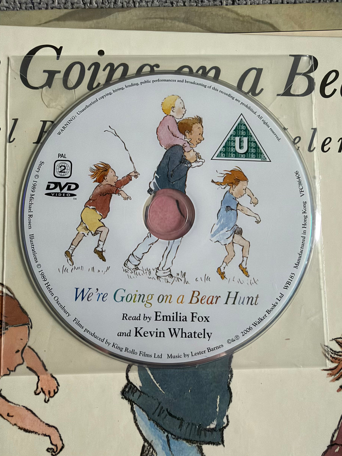 2006 We’re Going On A Bear Hunt (Book+DVD) Michael Rosen ( Helen Oxenbury illust) Walker Books