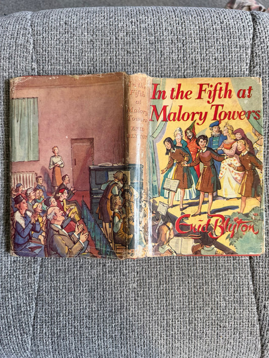 1961 In The Fifth At Malory Towers - Enid Blyton (Stanley Lloyd illust. Lilian Buchanan cover) Methuen & Co Ltd