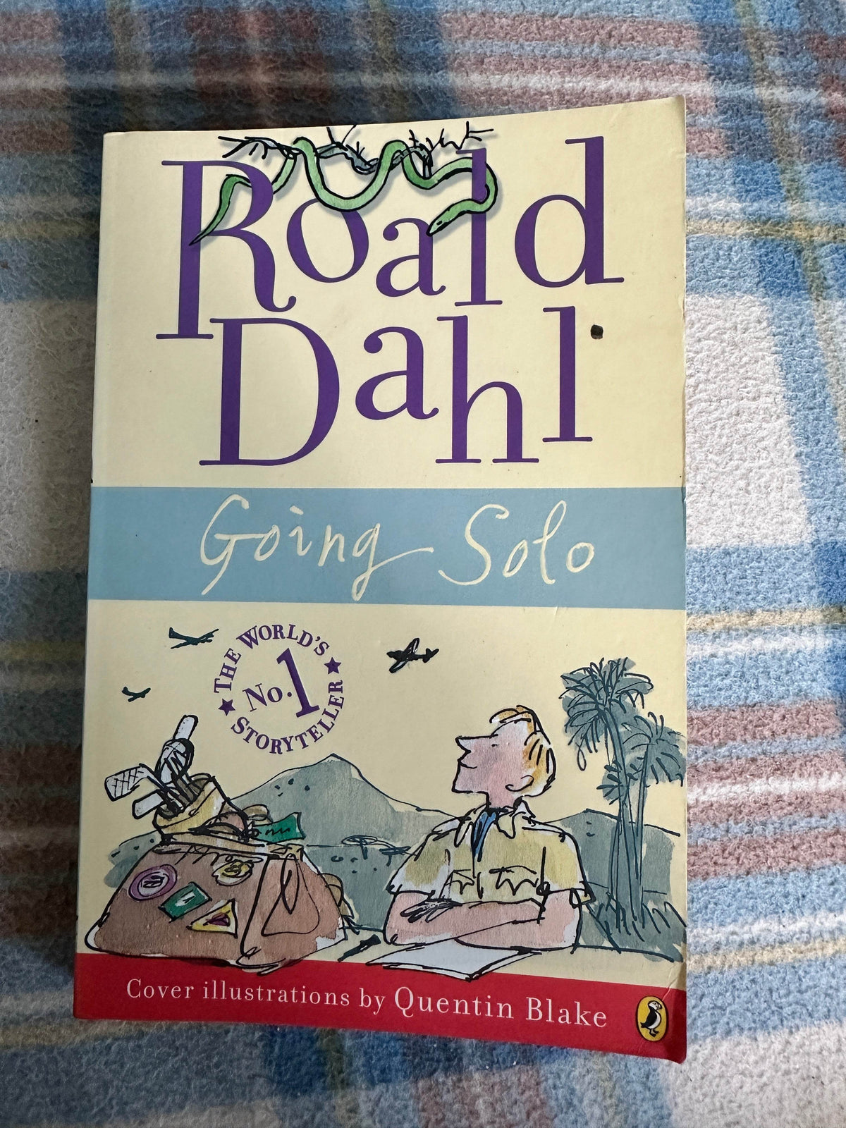 1988 Going Solo - Roald Dahl (Quentin Blake Illust) Puffin - Honeyburn Books (UK)