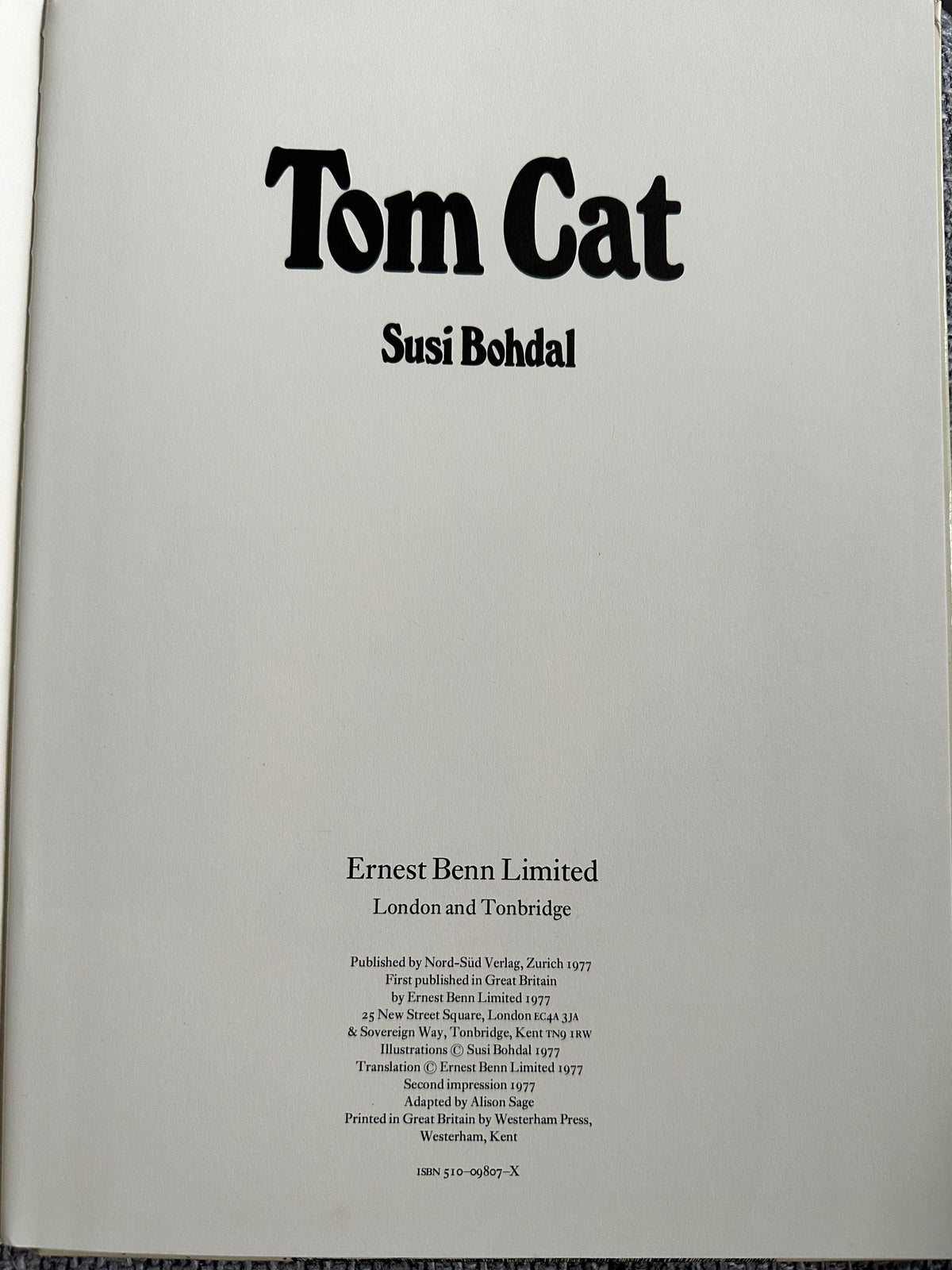 1977 Tom Cat - Written & Illustrated Susie Bohdal (Ernest Benn Ltd) - Honeyburn Books (UK)