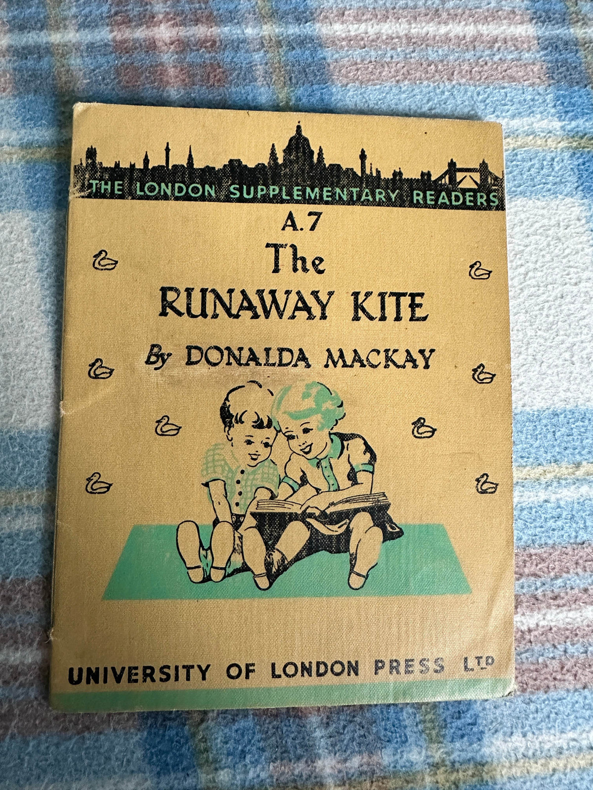 1950’s The Runaway Kite - Donalda Mackay(A5 London Supplementary Reader (University of London Press) - Honeyburn Books (UK)