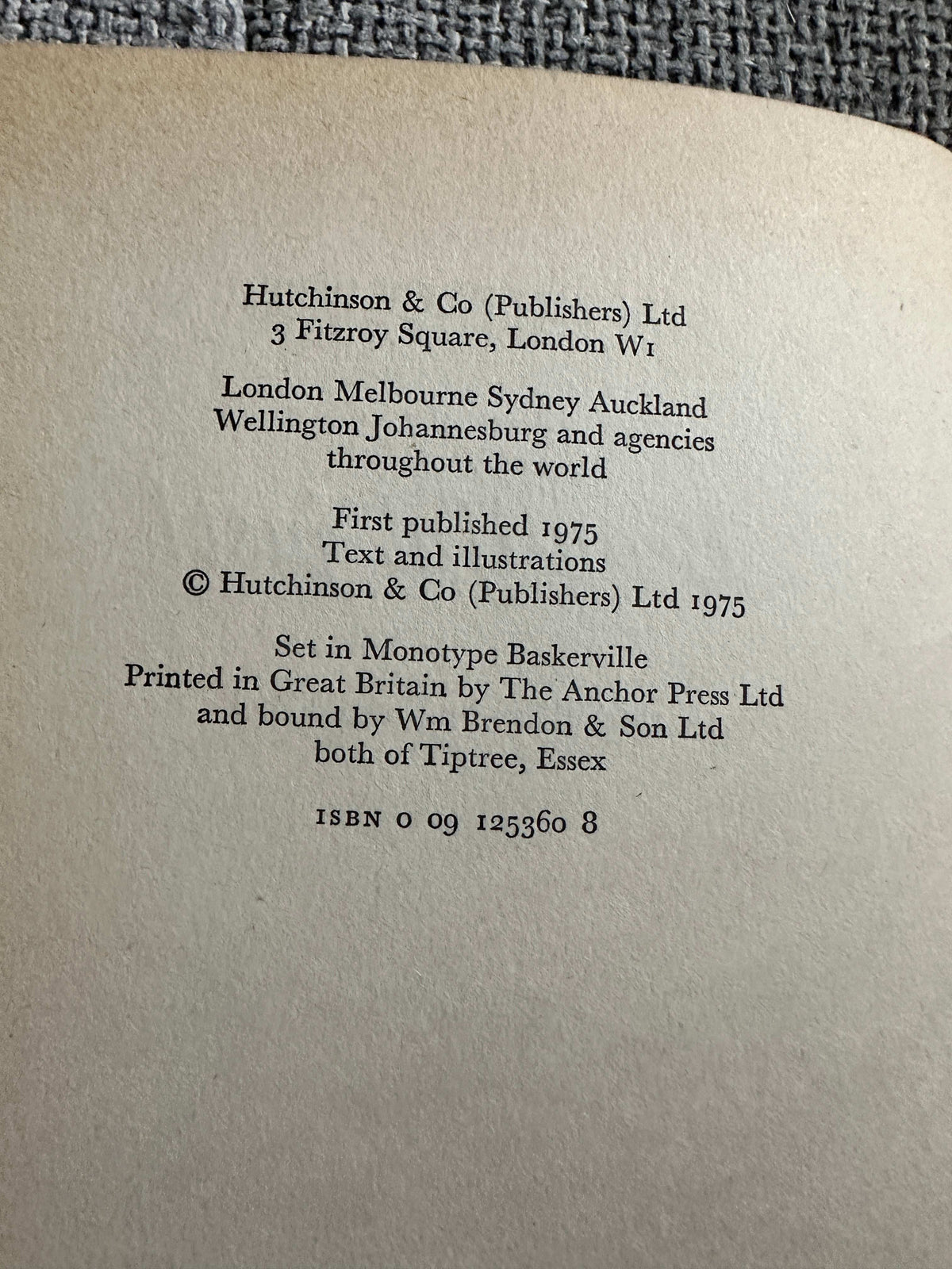 1975*1st* Beautiful Just! - Lillian Beckwith (Douglas Hall illustration) Hutchinson