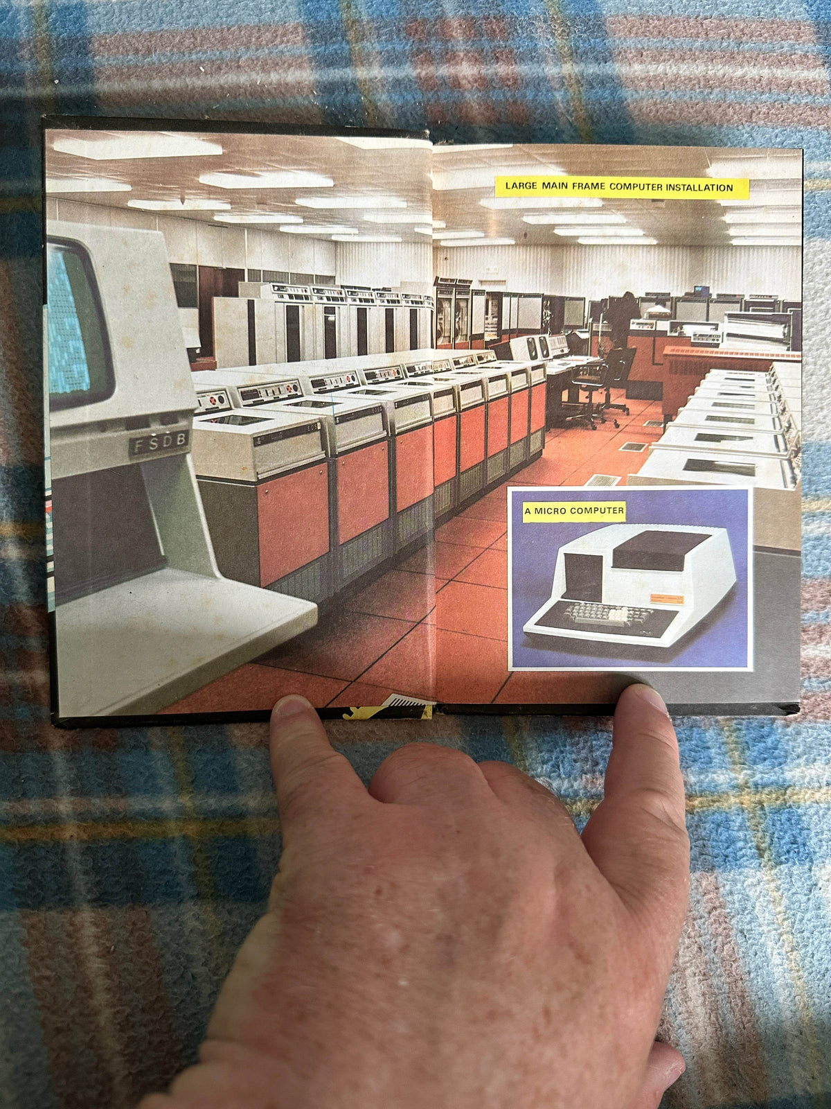1979 The Computer(How It Works)(Series 654)David Carey & James Blythe(Illust B. H. Robinson & Gerald Witcomb(Ladybird Books) - Honeyburn Books (UK)