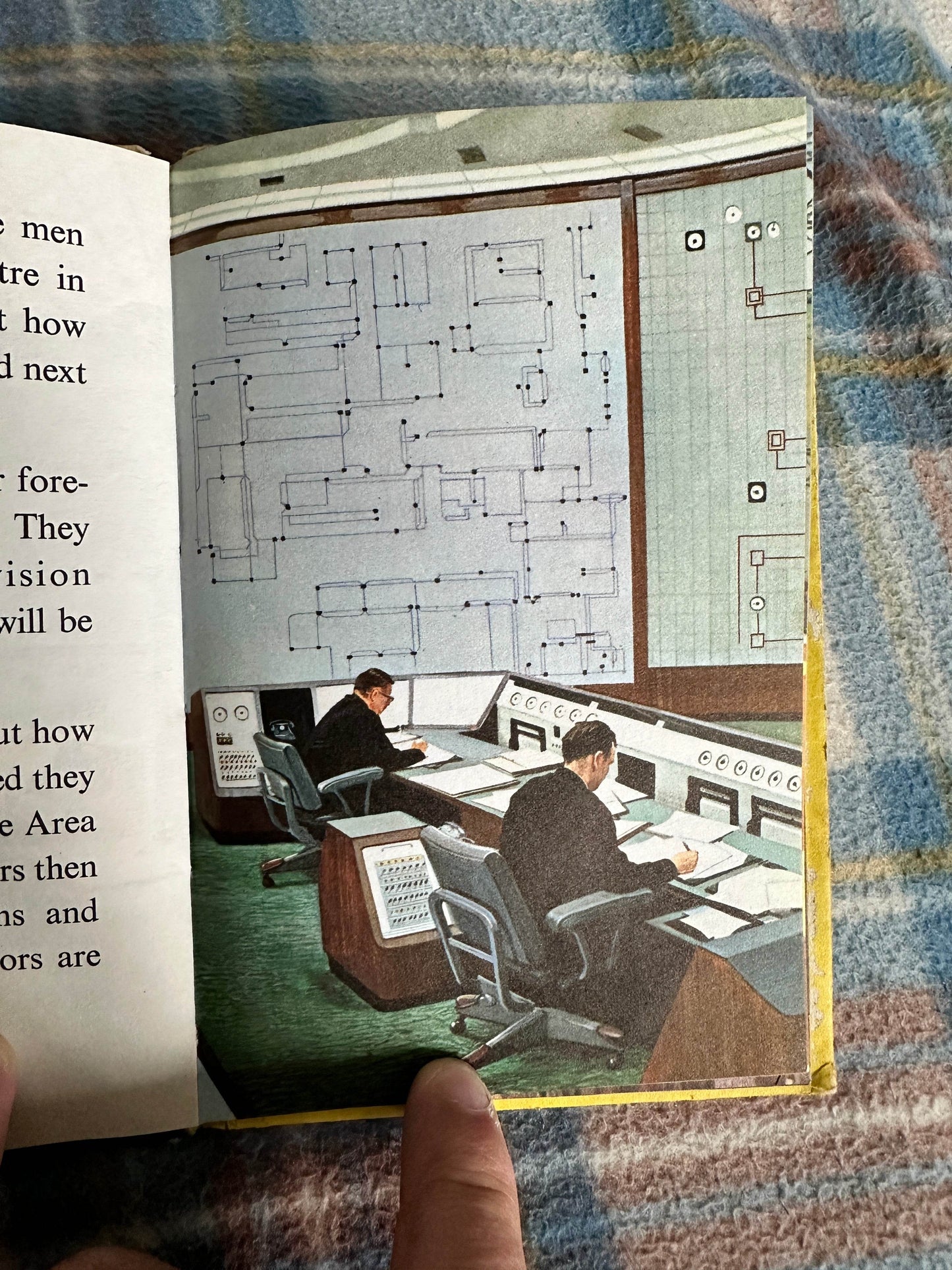 1972c The Public Services: Electricity(Series 606E) I. & J. Havenhand(John Berry Illust)Wills & Hepworth - Honeyburn Books (UK)