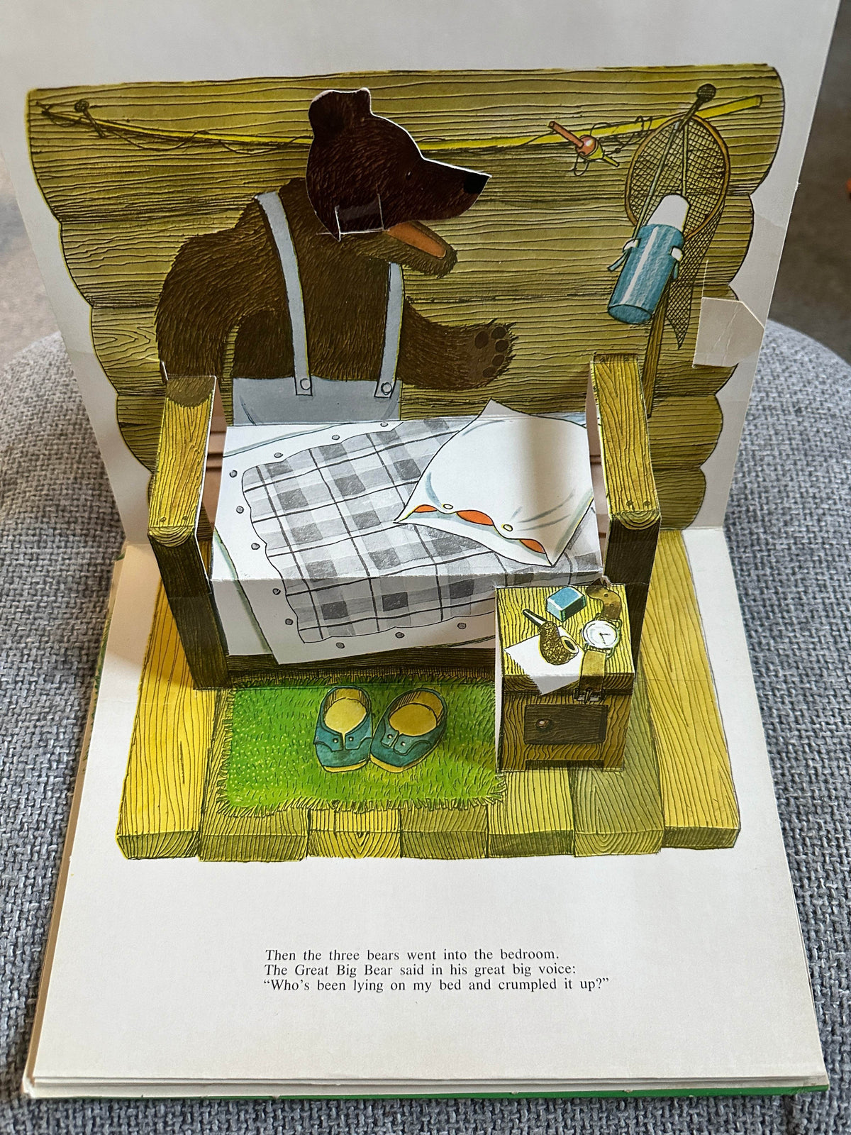 1977 The Three Bears (Pop-Up)A Russian Folk Tale - Lev Tolstoy(Translated by Ivy Litvinov)Illustrated by V. Andriyevich(Malysh Publishers Moscow) - Honeyburn Books (UK)