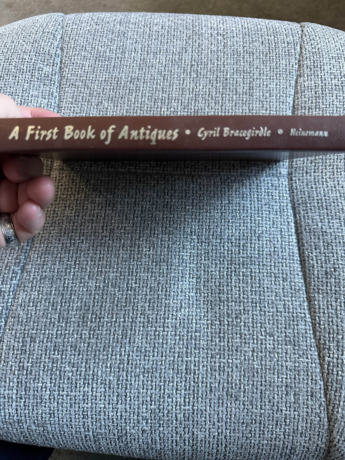 1970*1st* A First Book Of Antiques - Cyril Bracegirdle (Leslie Atkinson Illust) Heinemann - Honeyburn Books (UK)